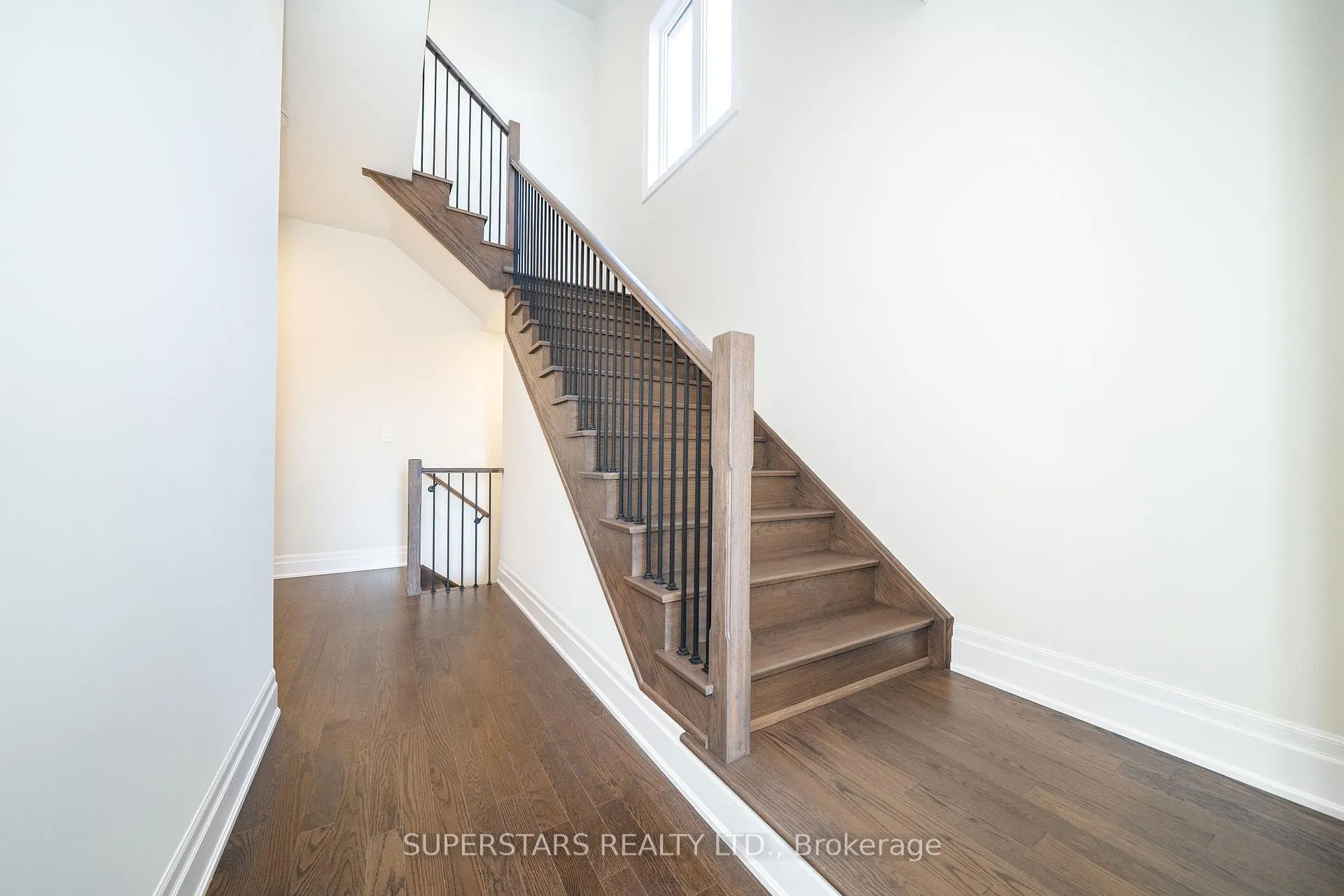 Photo 4 of 215 Archerhill Circle, Aurora, Aurora Grove — HOMEH