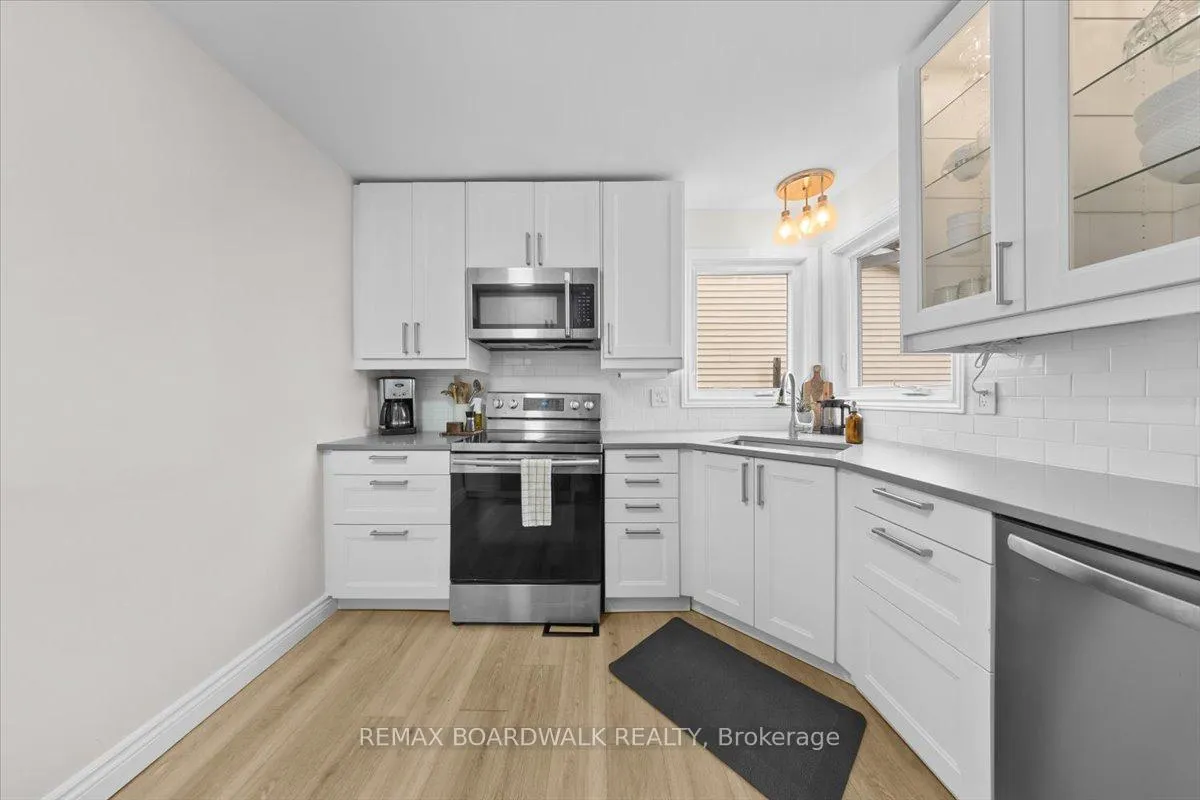 Photo 4 of 407 Sanderling Court, Ottawa, Chatelaine Village — HOMEH