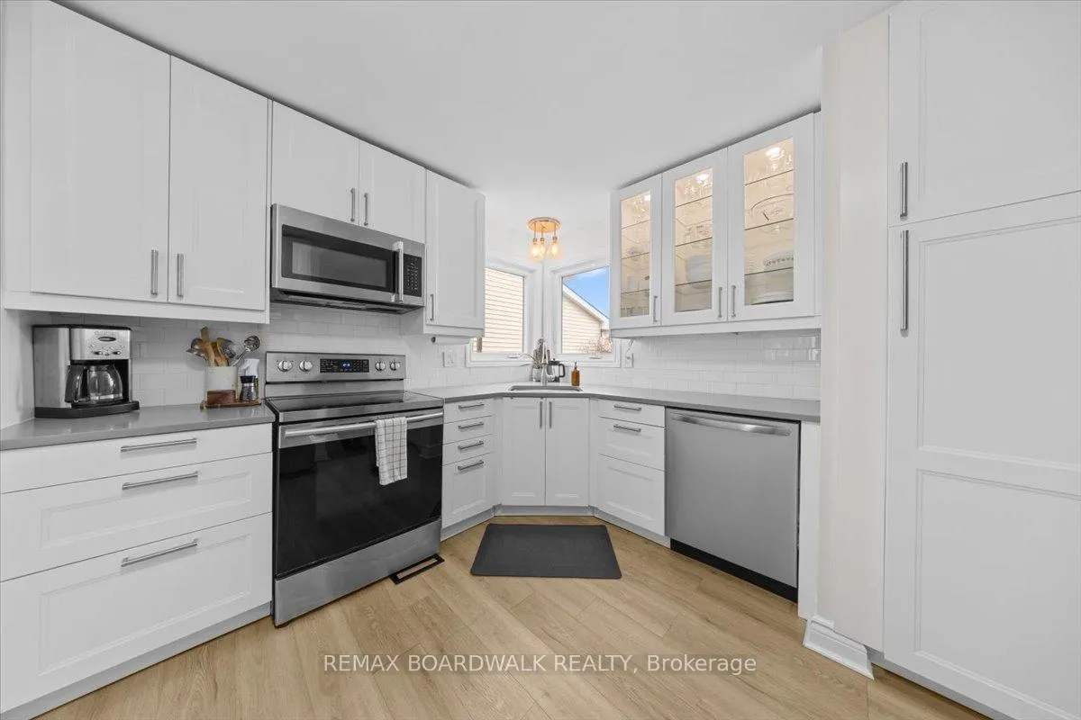 Photo 5 of 407 Sanderling Court, Ottawa, Chatelaine Village — HOMEH