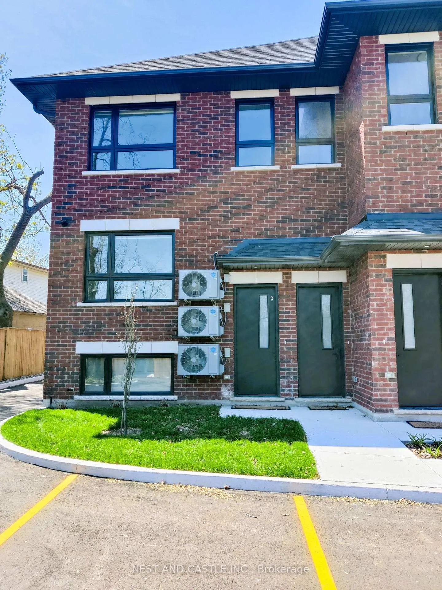 Photo 2 of Unit 3, 20 West Street, Brampton, Downtown Brampton — HOMEH