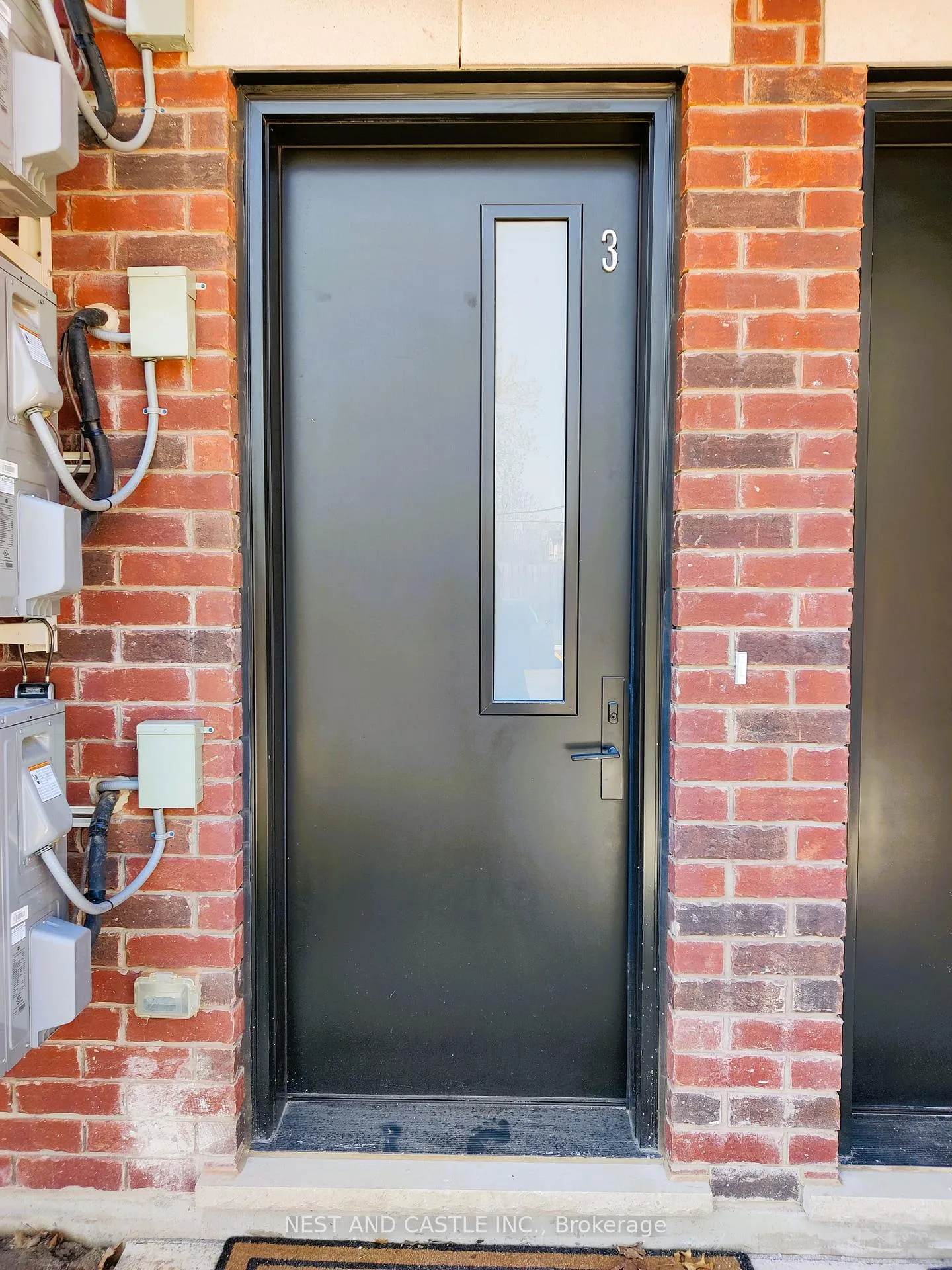 Photo 4 of Unit 3, 20 West Street, Brampton, Downtown Brampton — HOMEH