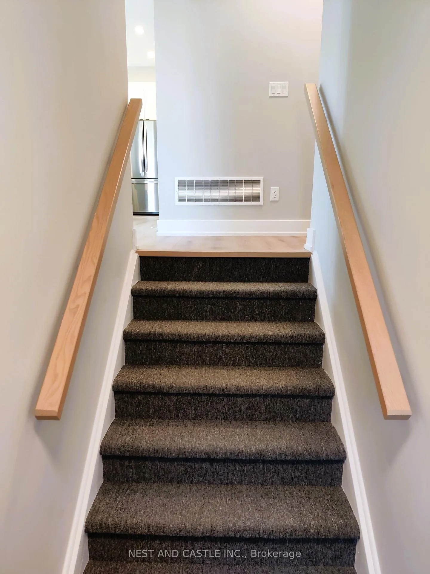 Photo 5 of Unit 3, 20 West Street, Brampton, Downtown Brampton — HOMEH