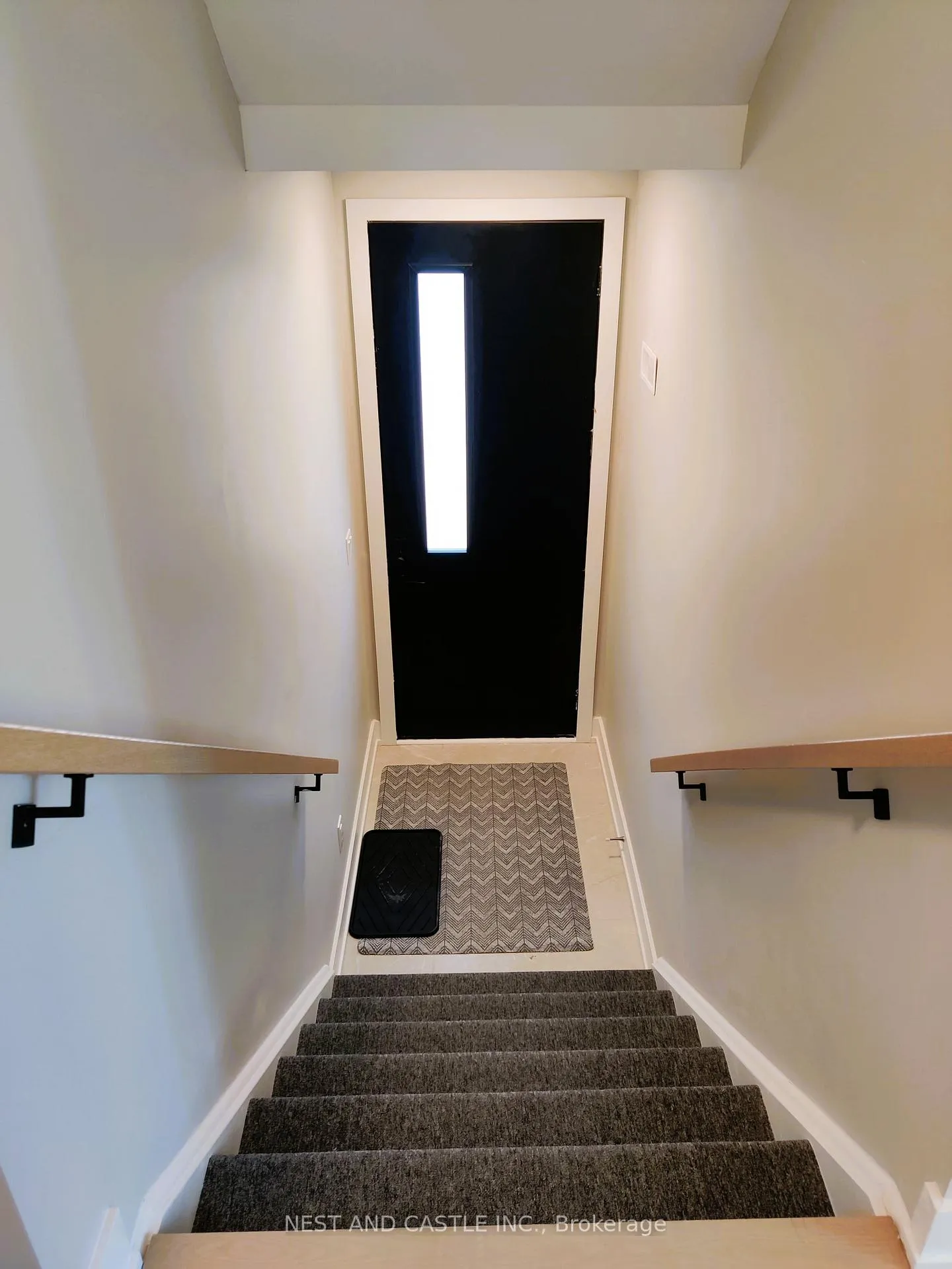Photo 6 of Unit 3, 20 West Street, Brampton, Downtown Brampton — HOMEH