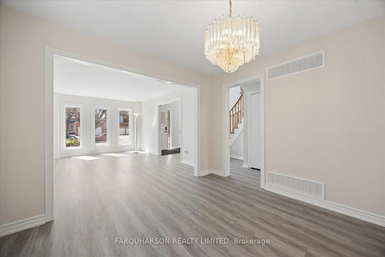 Photo 5 of 44 Elson Street, Markham, Middlefield — HOMEH