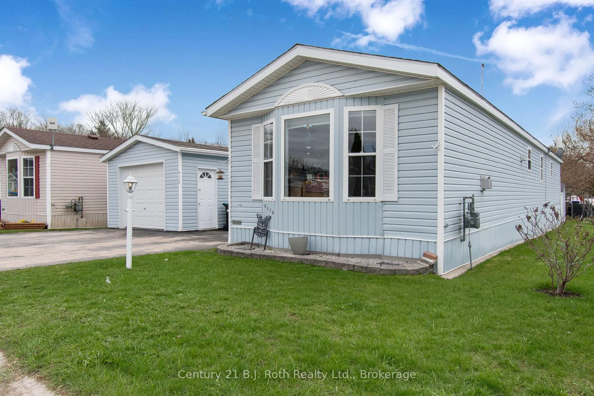 Photo 2 of 4114 Hemlock Crescent, Severn, Rural Severn — HOMEH