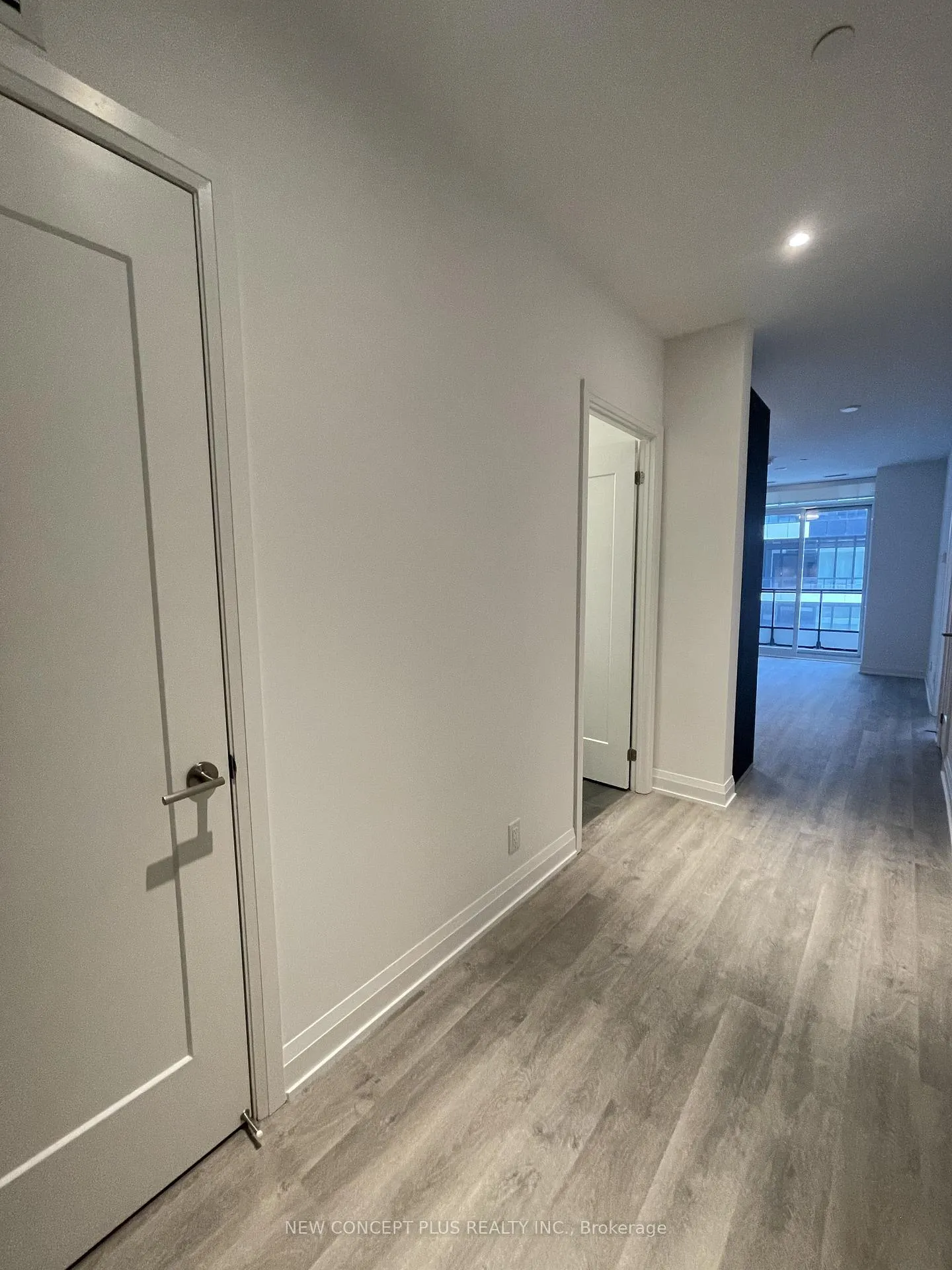 Photo 2 of Unit 403, 65 Broadway Avenue, Toronto, Mount Pleasant West — HOMEH