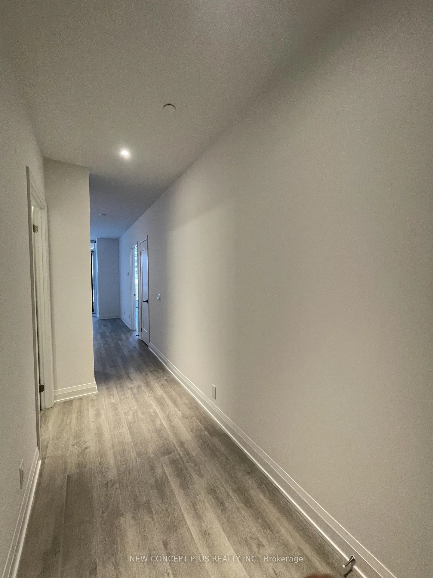 Photo 3 of Unit 403, 65 Broadway Avenue, Toronto, Mount Pleasant West — HOMEH