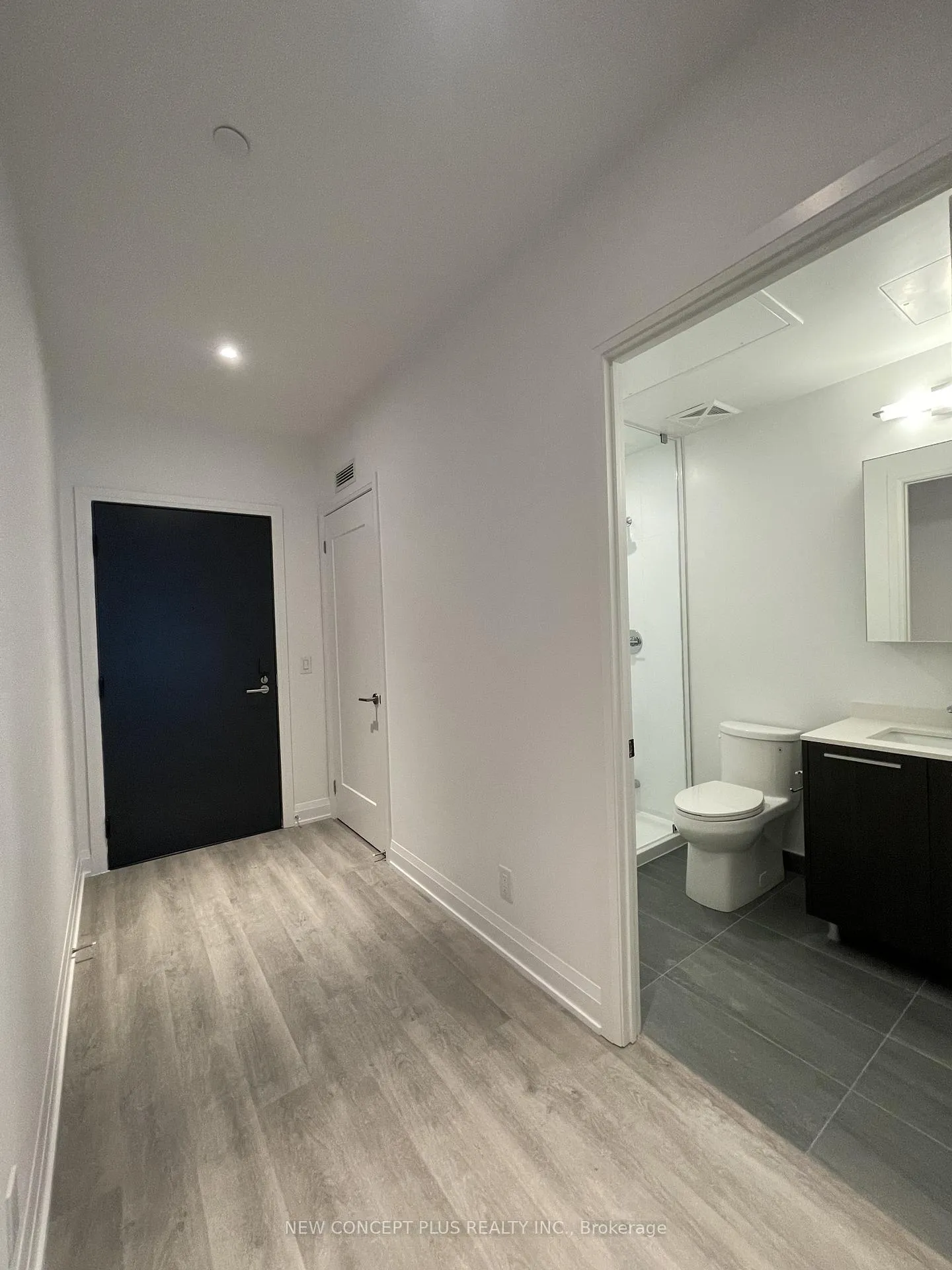 Photo 4 of Unit 403, 65 Broadway Avenue, Toronto, Mount Pleasant West — HOMEH