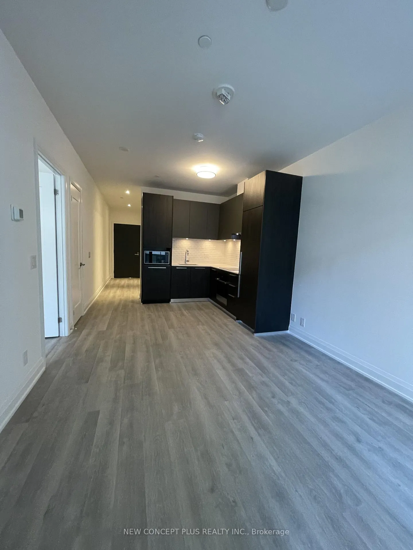 Photo 6 of Unit 403, 65 Broadway Avenue, Toronto, Mount Pleasant West — HOMEH