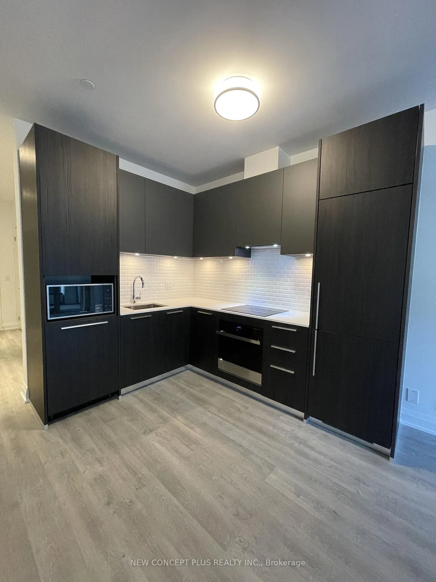 Photo 8 of Unit 403, 65 Broadway Avenue, Toronto, Mount Pleasant West — HOMEH