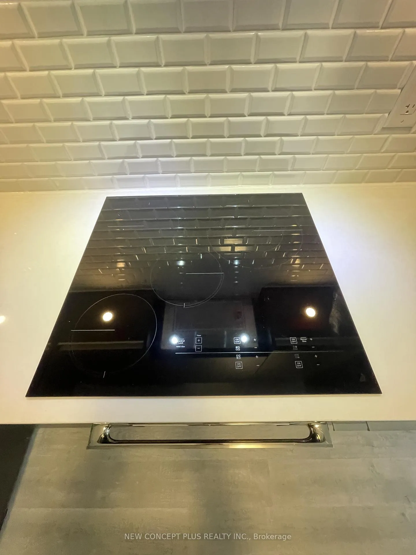 Photo 11 of Unit 403, 65 Broadway Avenue, Toronto, Mount Pleasant West — HOMEH
