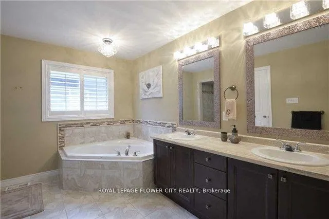 Photo 14 of 176 Medici Lane, Hamilton, Carpenter — HOMEH