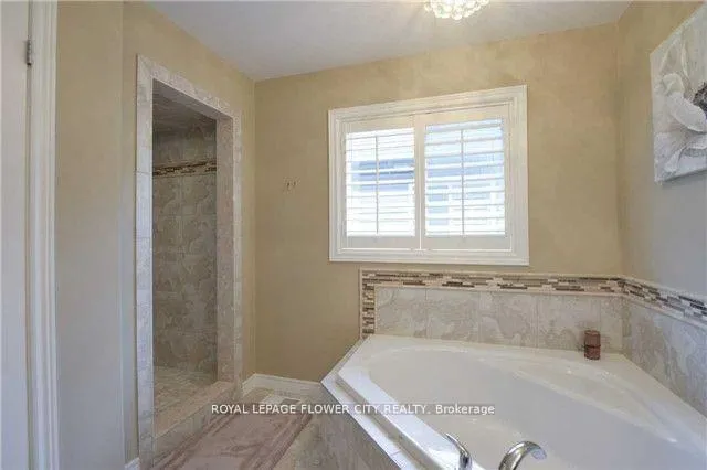 Photo 15 of 176 Medici Lane, Hamilton, Carpenter — HOMEH
