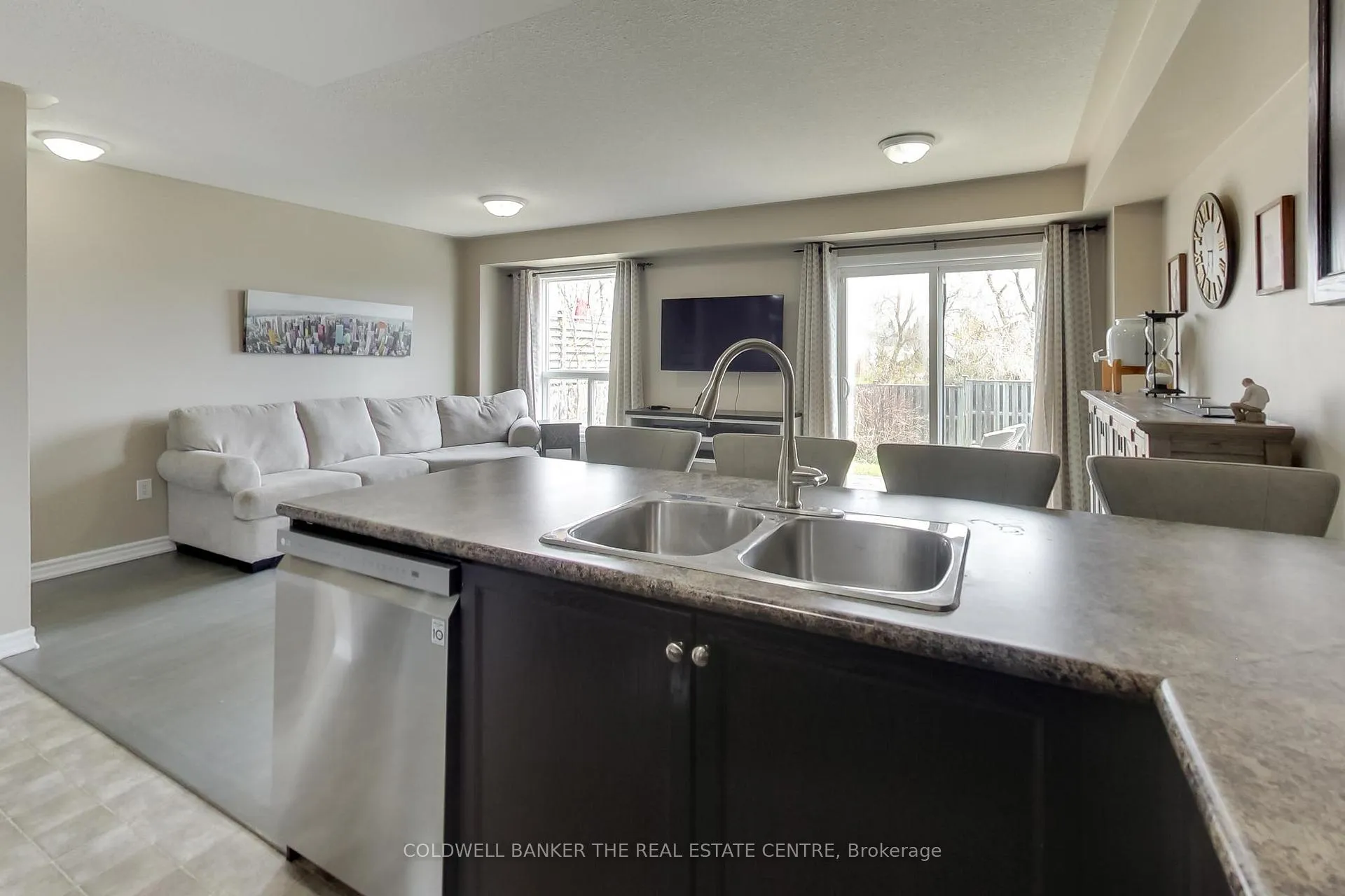Photo 5 of 24 Michelle Drive, Orillia — HOMEH