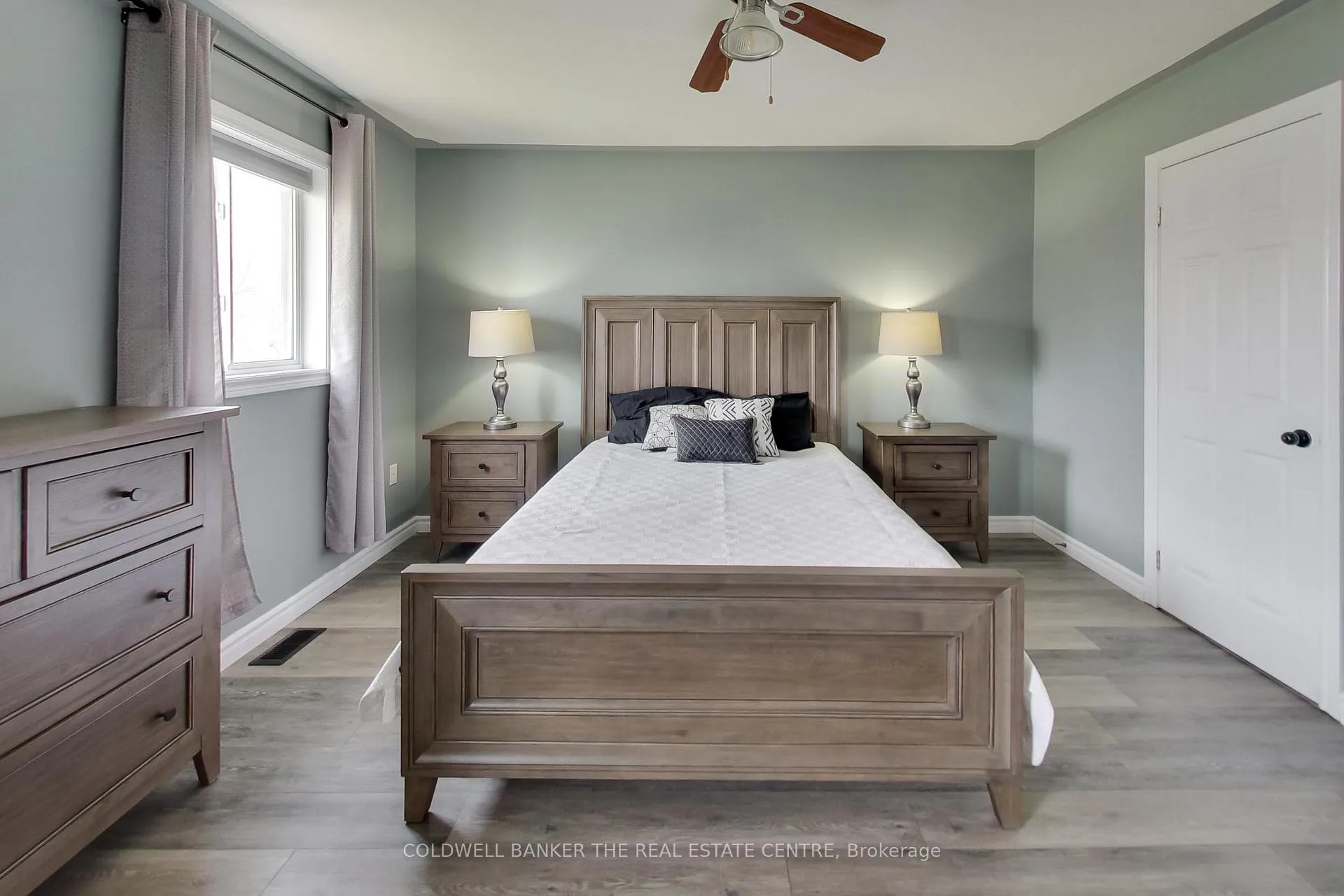 Photo 11 of 24 Michelle Drive, Orillia — HOMEH