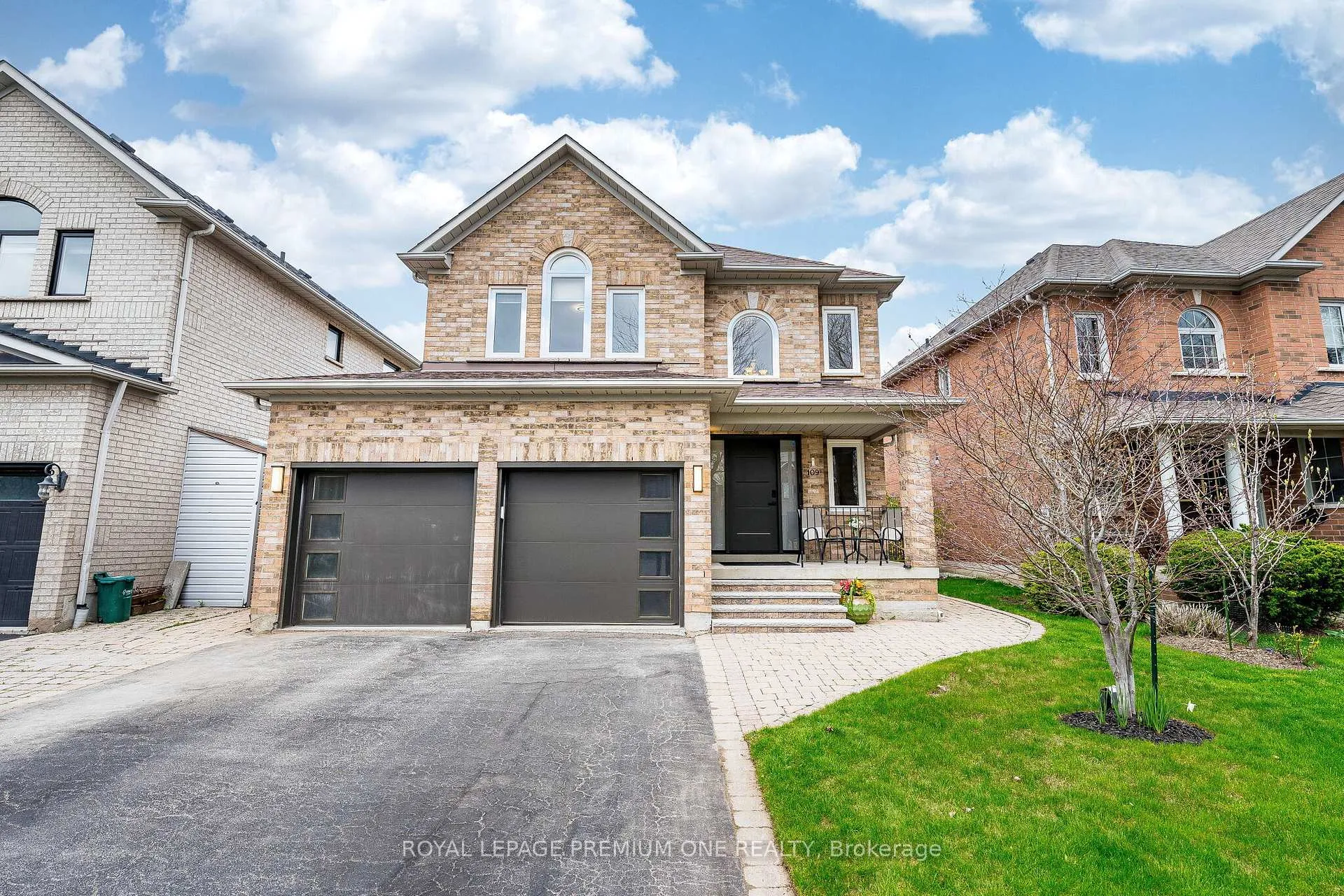 Photo 3 of 109 Kirkbride Crescent, Vaughan, Maple — HOMEH