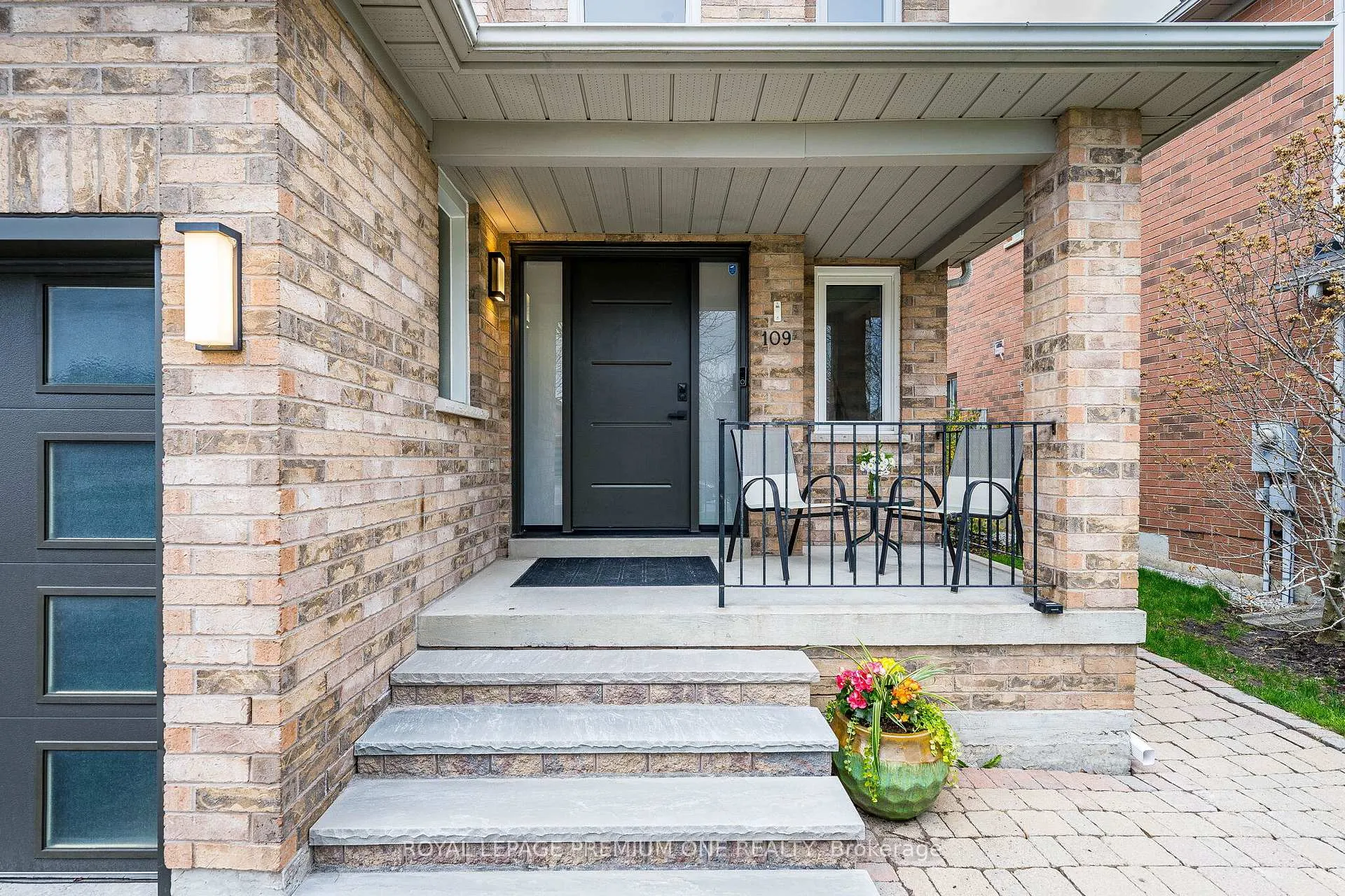 Photo 4 of 109 Kirkbride Crescent, Vaughan, Maple — HOMEH