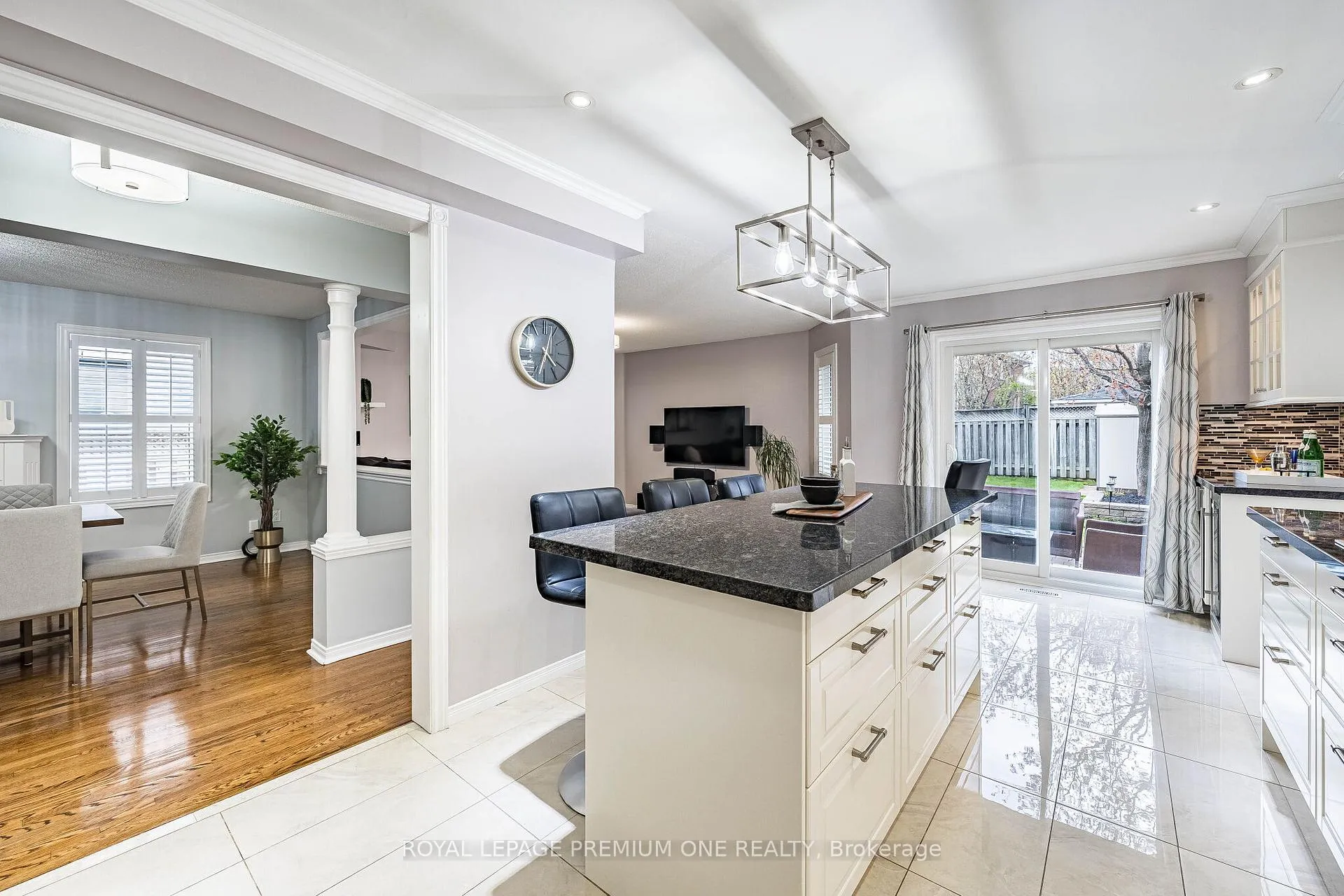 Photo 12 of 109 Kirkbride Crescent, Vaughan, Maple — HOMEH