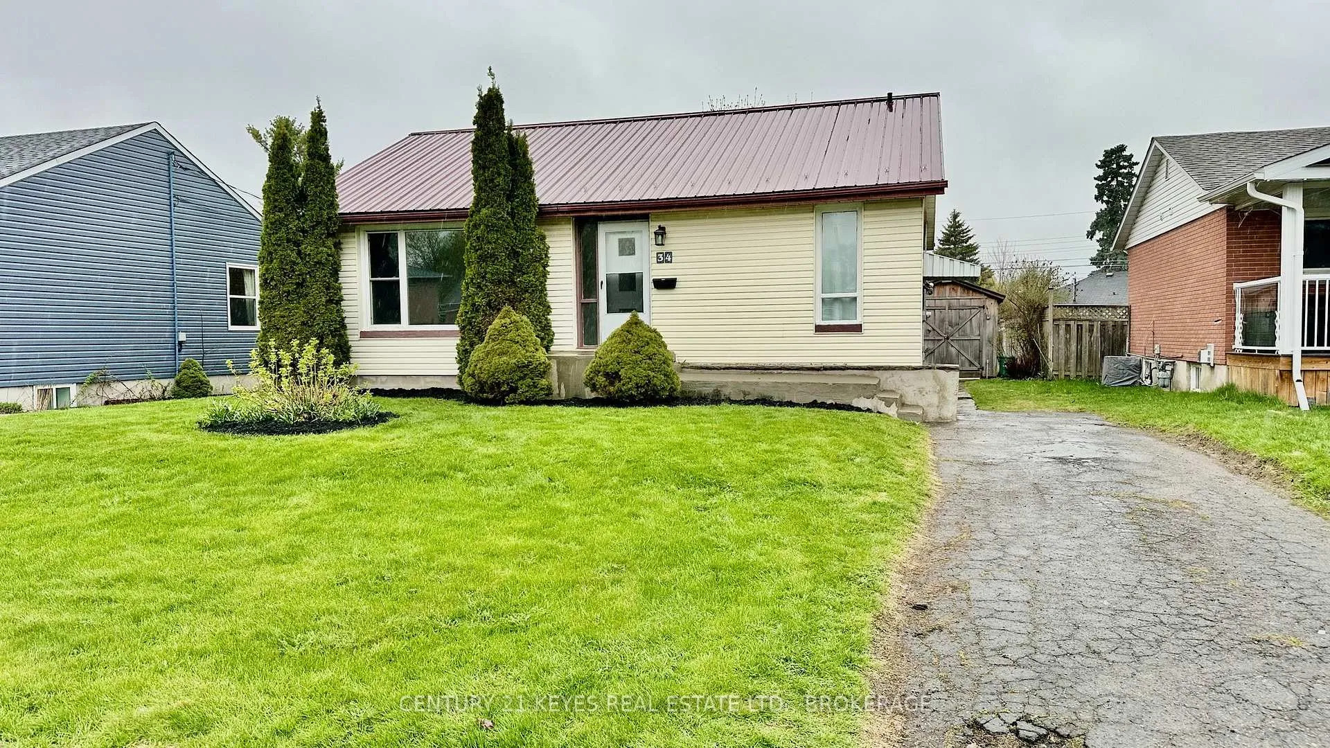 Photo 2 of 34 Salisbury Avenue, Brockville — HOMEH