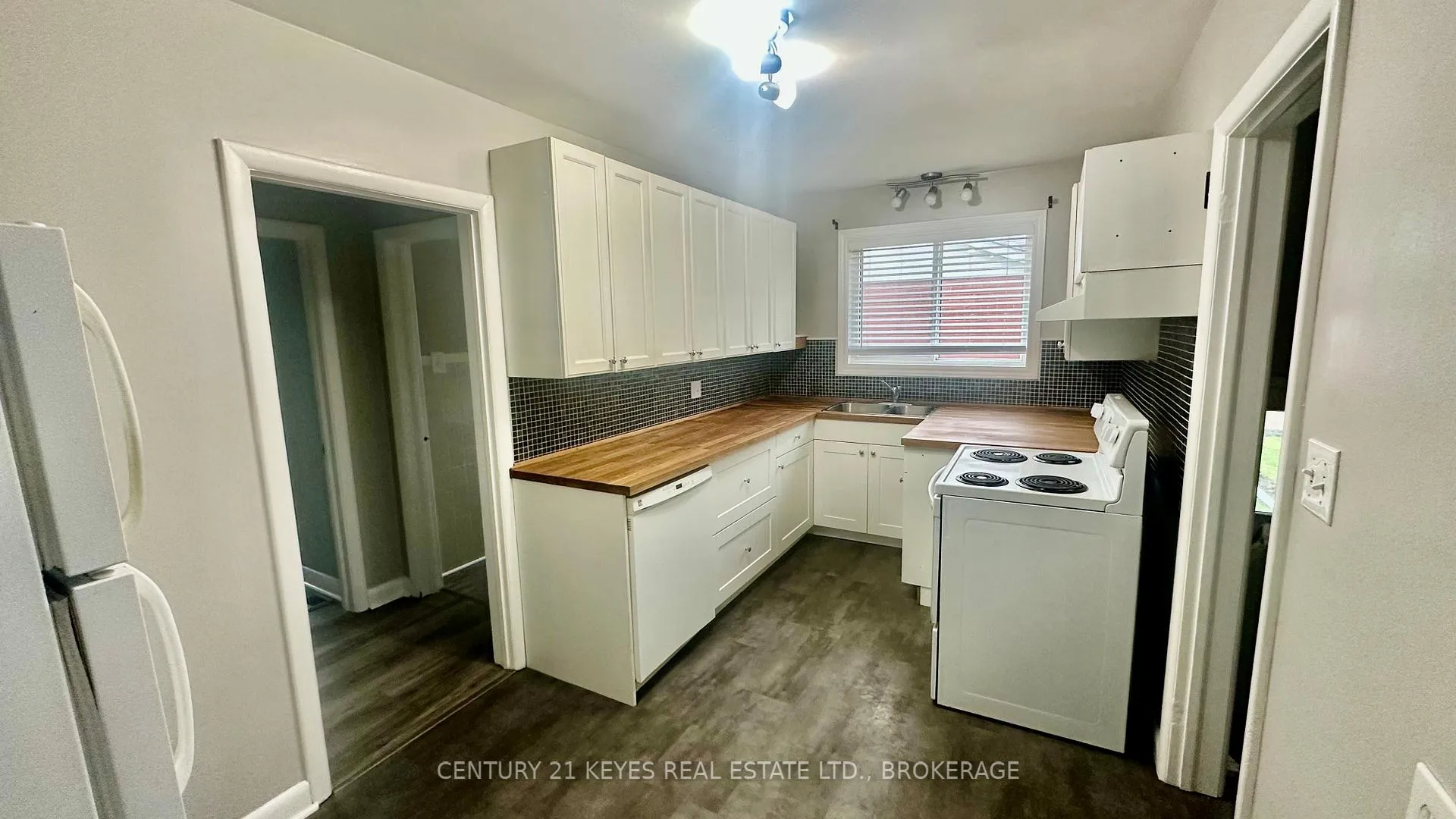 Photo 4 of 34 Salisbury Avenue, Brockville — HOMEH