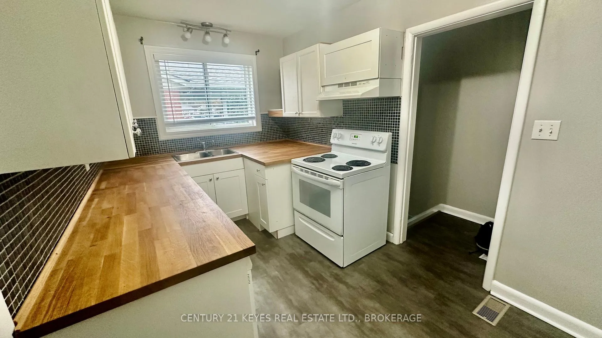 Photo 5 of 34 Salisbury Avenue, Brockville — HOMEH