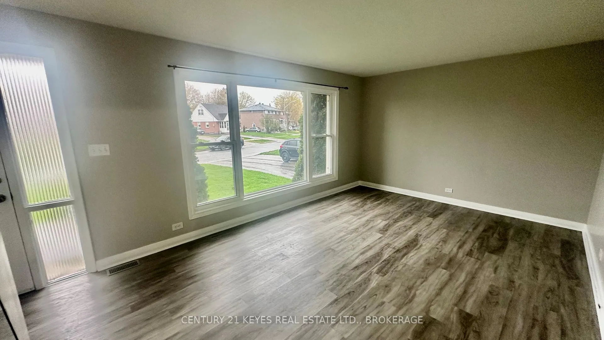 Photo 6 of 34 Salisbury Avenue, Brockville — HOMEH