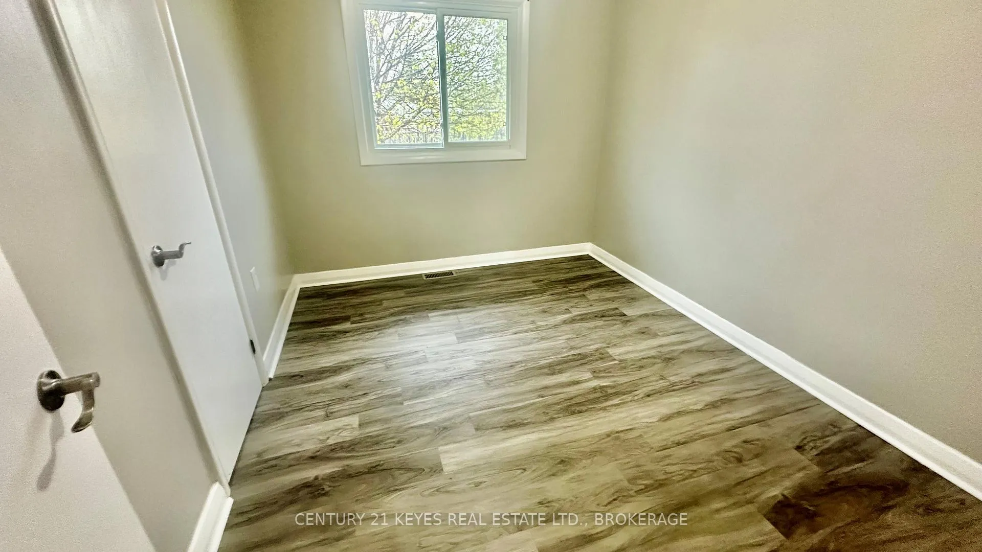 Photo 17 of 34 Salisbury Avenue, Brockville — HOMEH