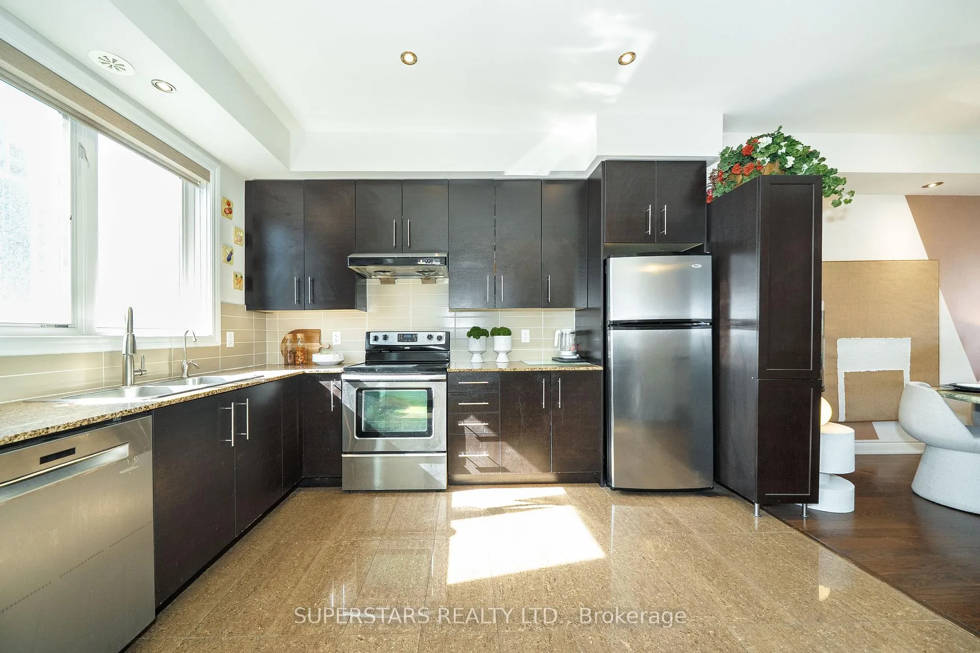 Photo 11 of 261 South Park Road, Markham, Commerce Valley — HOMEH