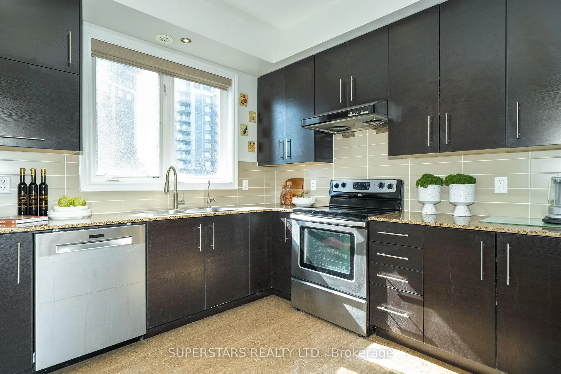 Photo 18 of 261 South Park Road, Markham, Commerce Valley — HOMEH