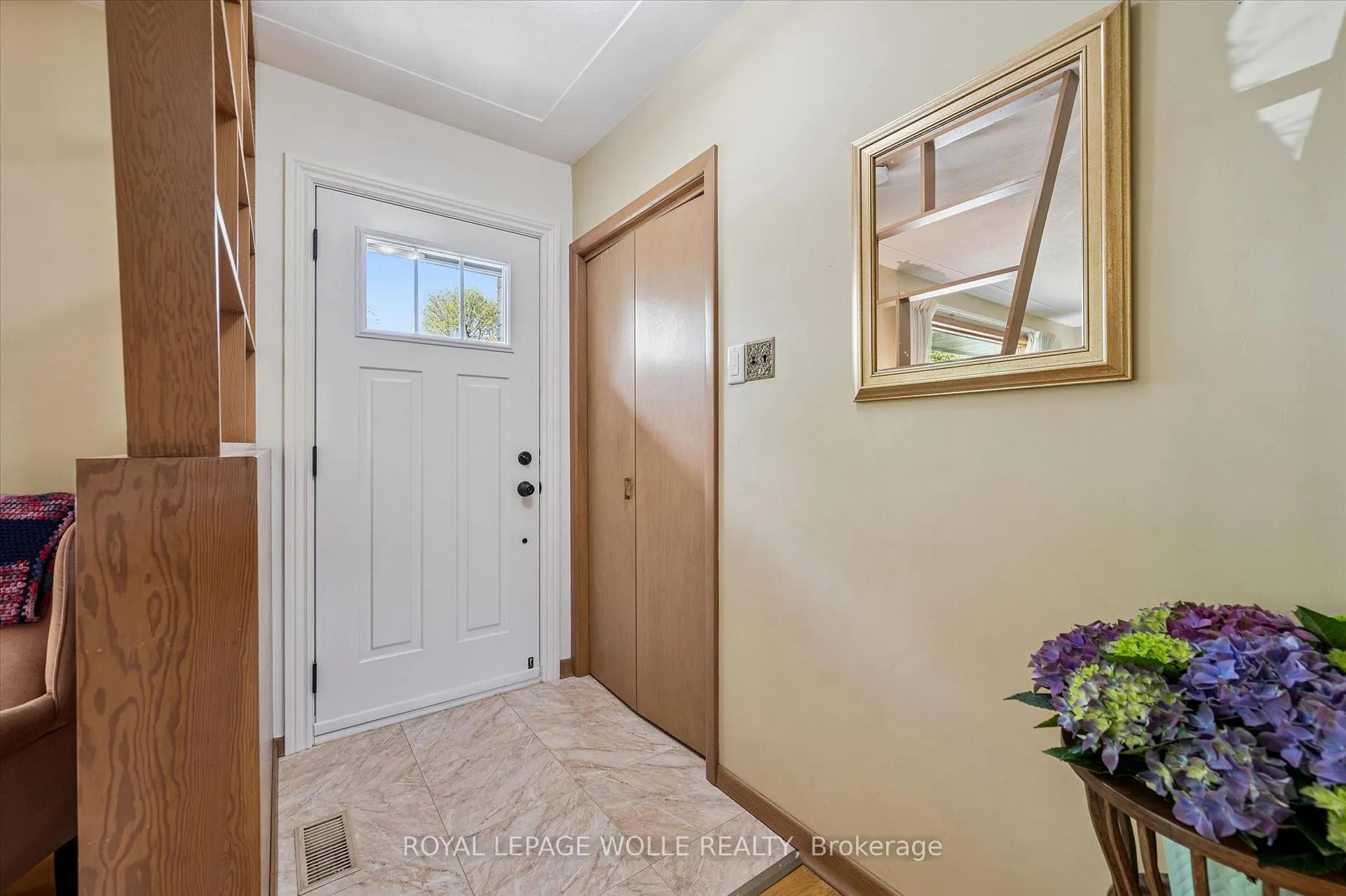 Photo 6 of 39 Charlotte Crescent, Kitchener — HOMEH