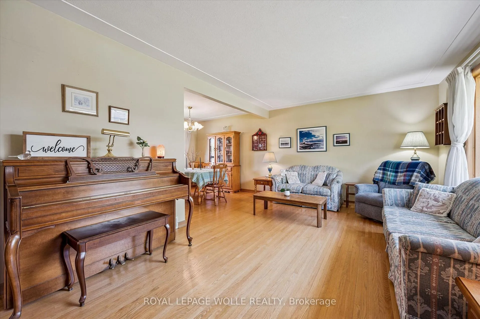 Photo 8 of 39 Charlotte Crescent, Kitchener — HOMEH