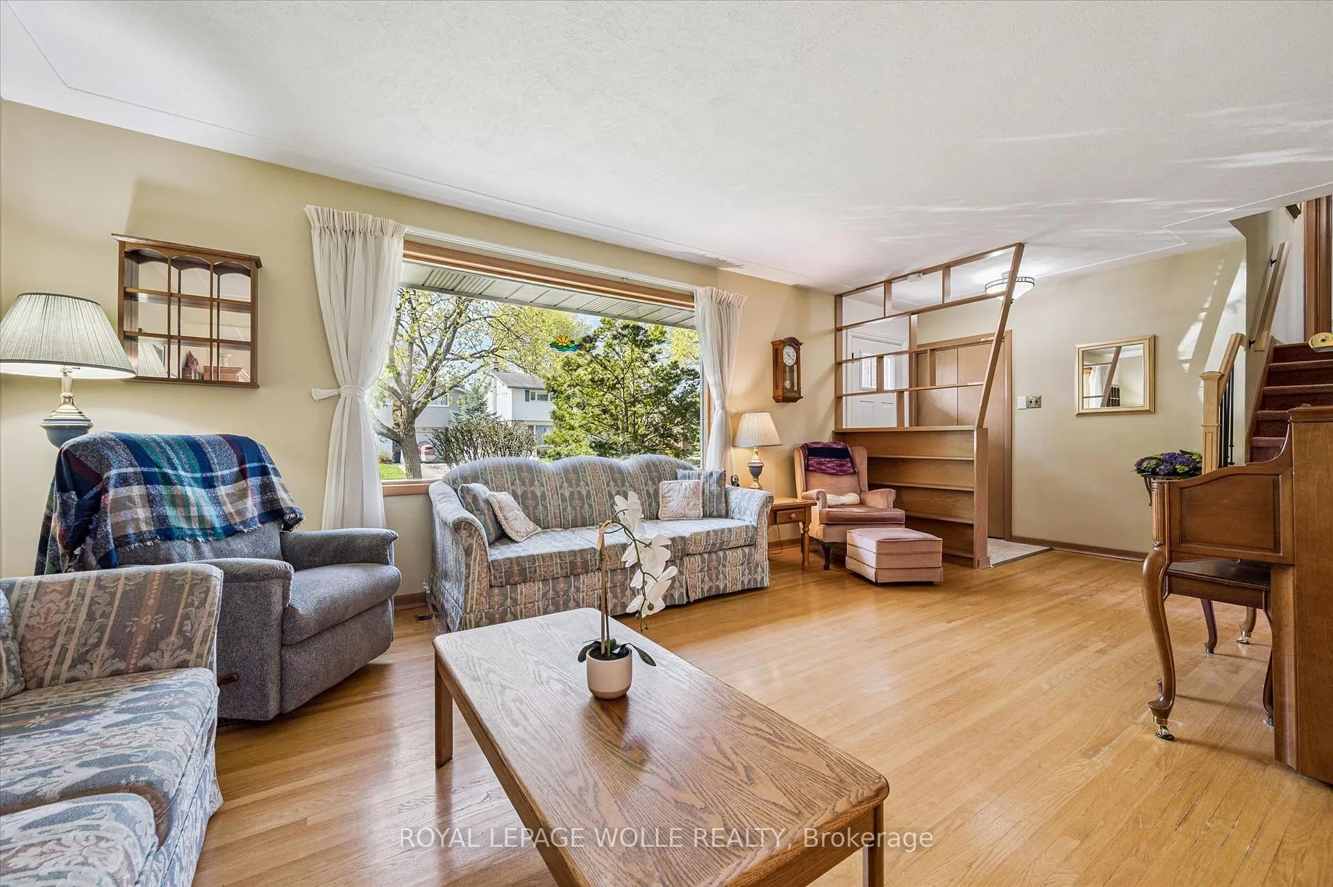 Photo 10 of 39 Charlotte Crescent, Kitchener — HOMEH