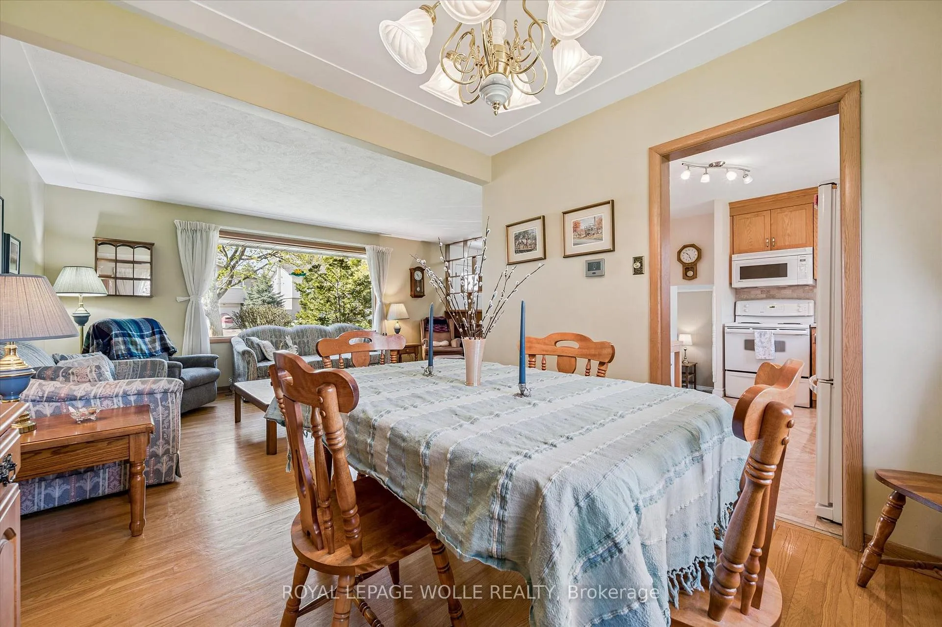 Photo 12 of 39 Charlotte Crescent, Kitchener — HOMEH