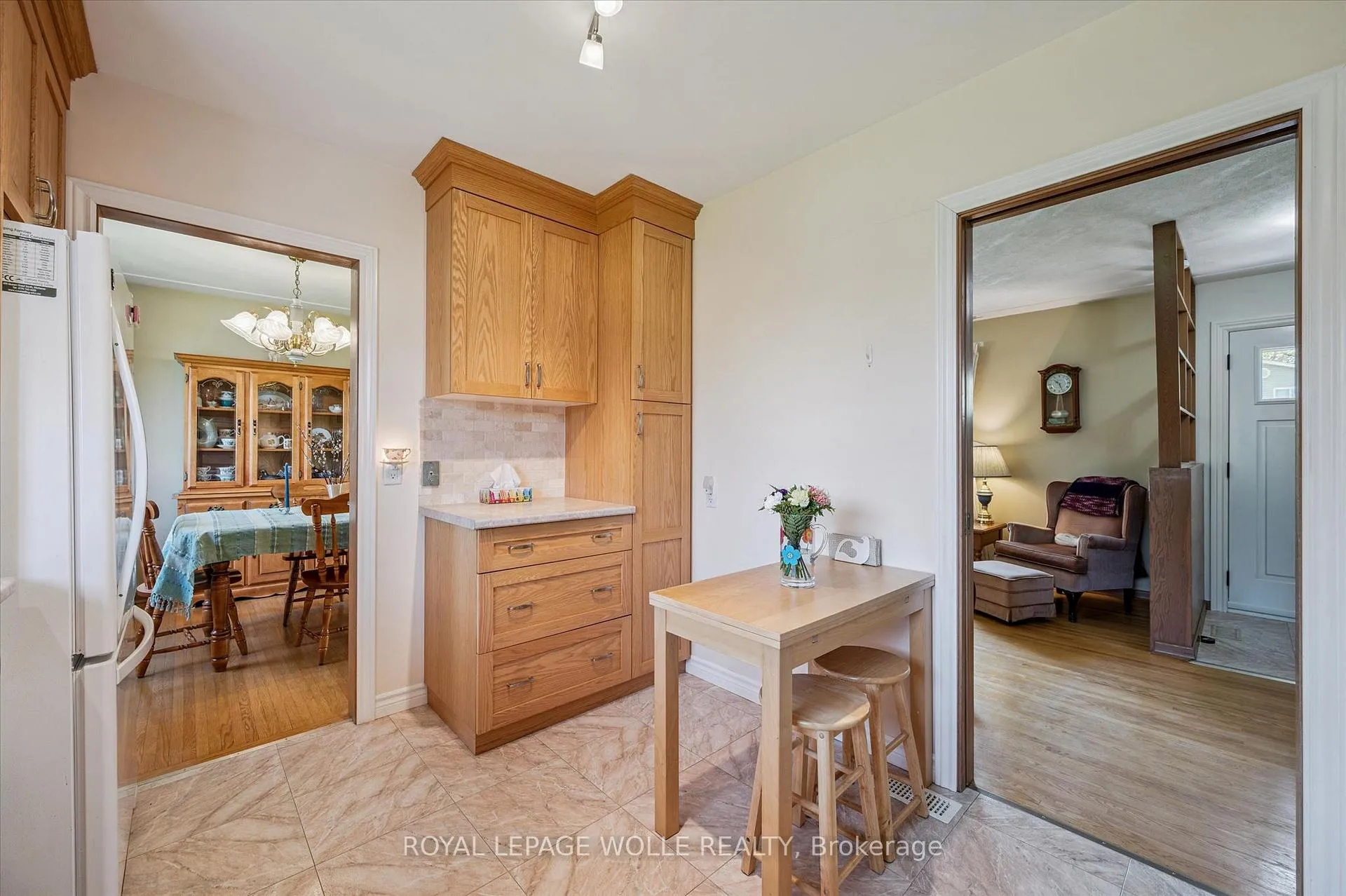 Photo 14 of 39 Charlotte Crescent, Kitchener — HOMEH