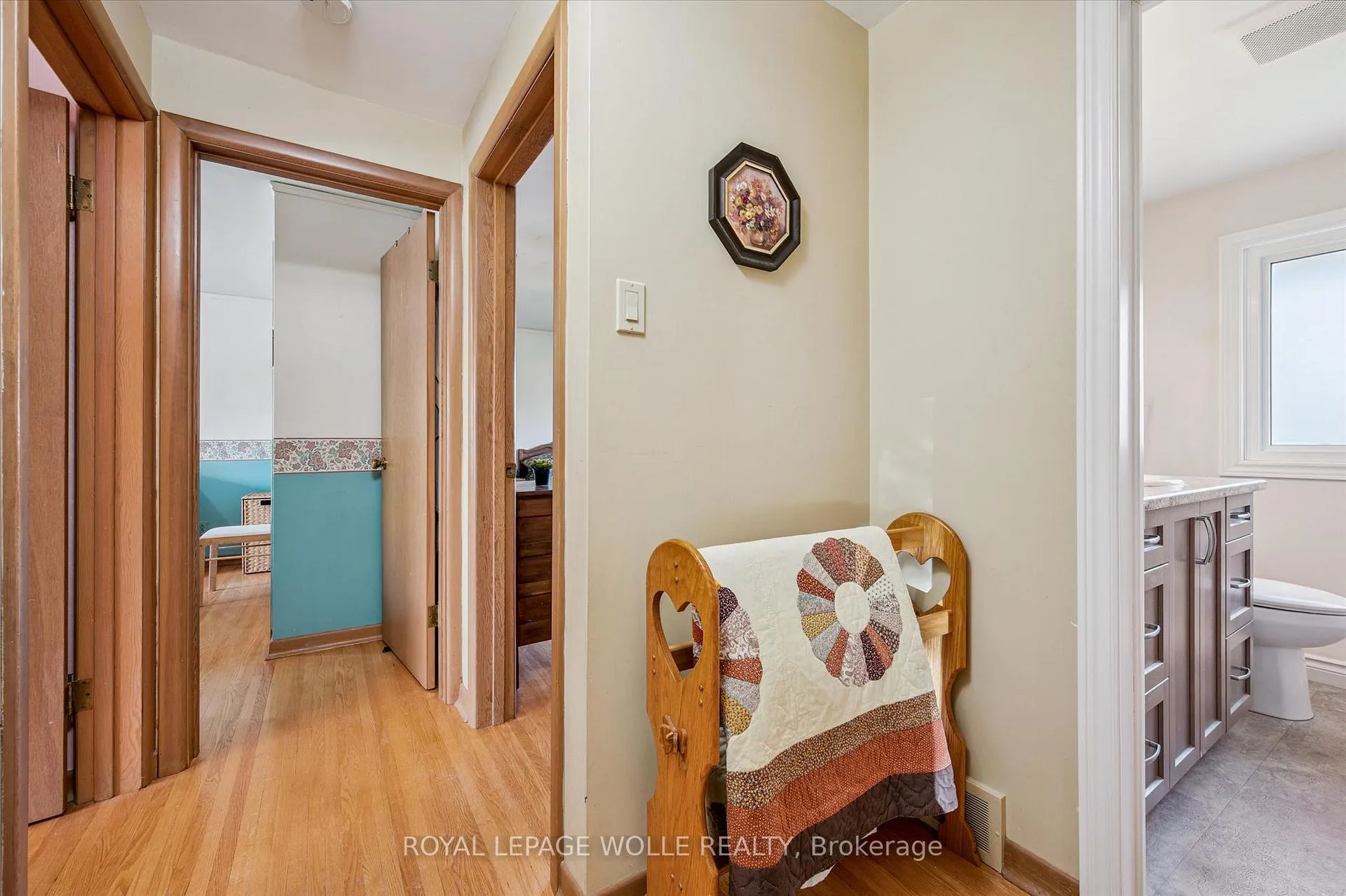 Photo 18 of 39 Charlotte Crescent, Kitchener — HOMEH