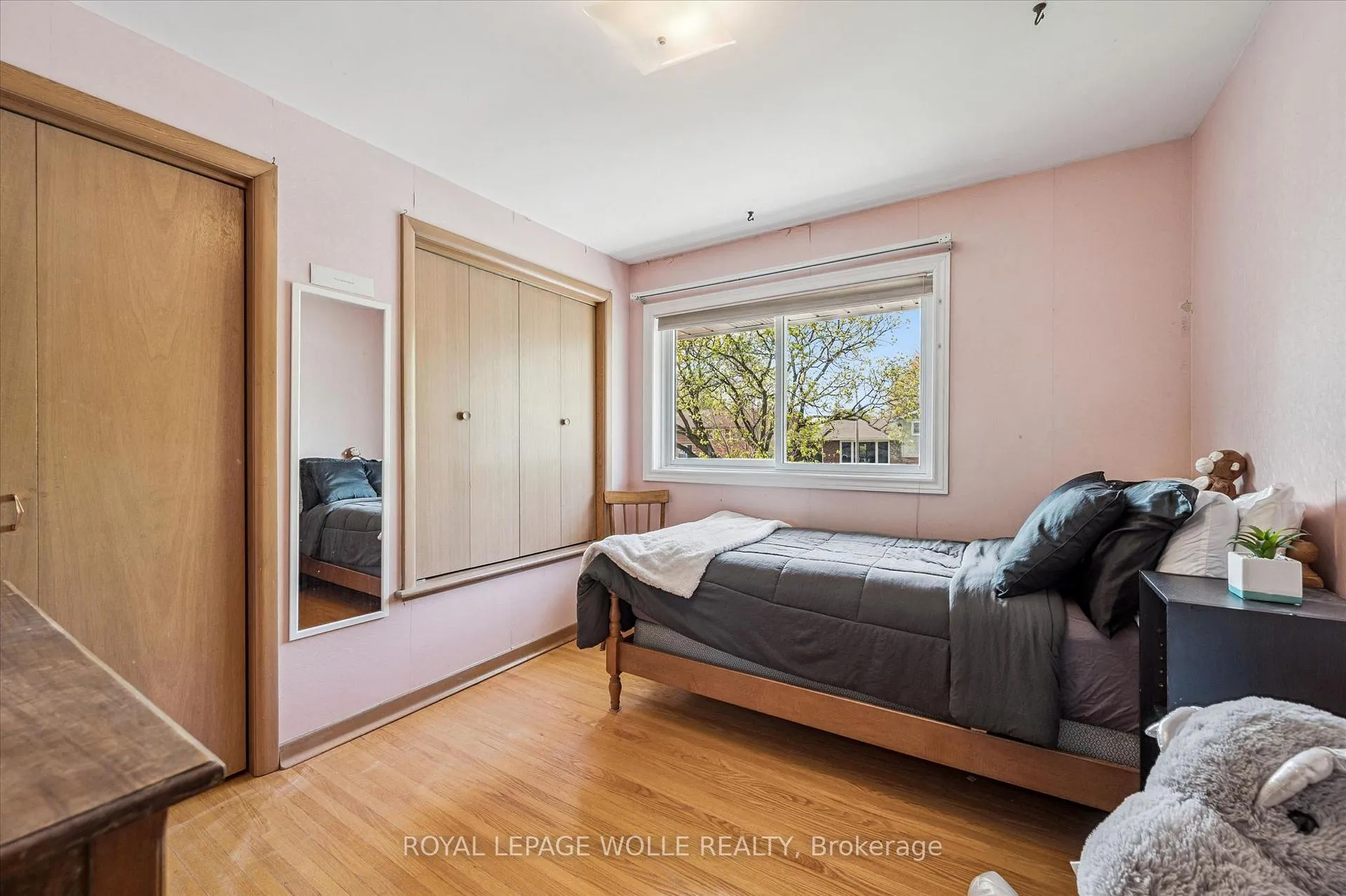Photo 20 of 39 Charlotte Crescent, Kitchener — HOMEH