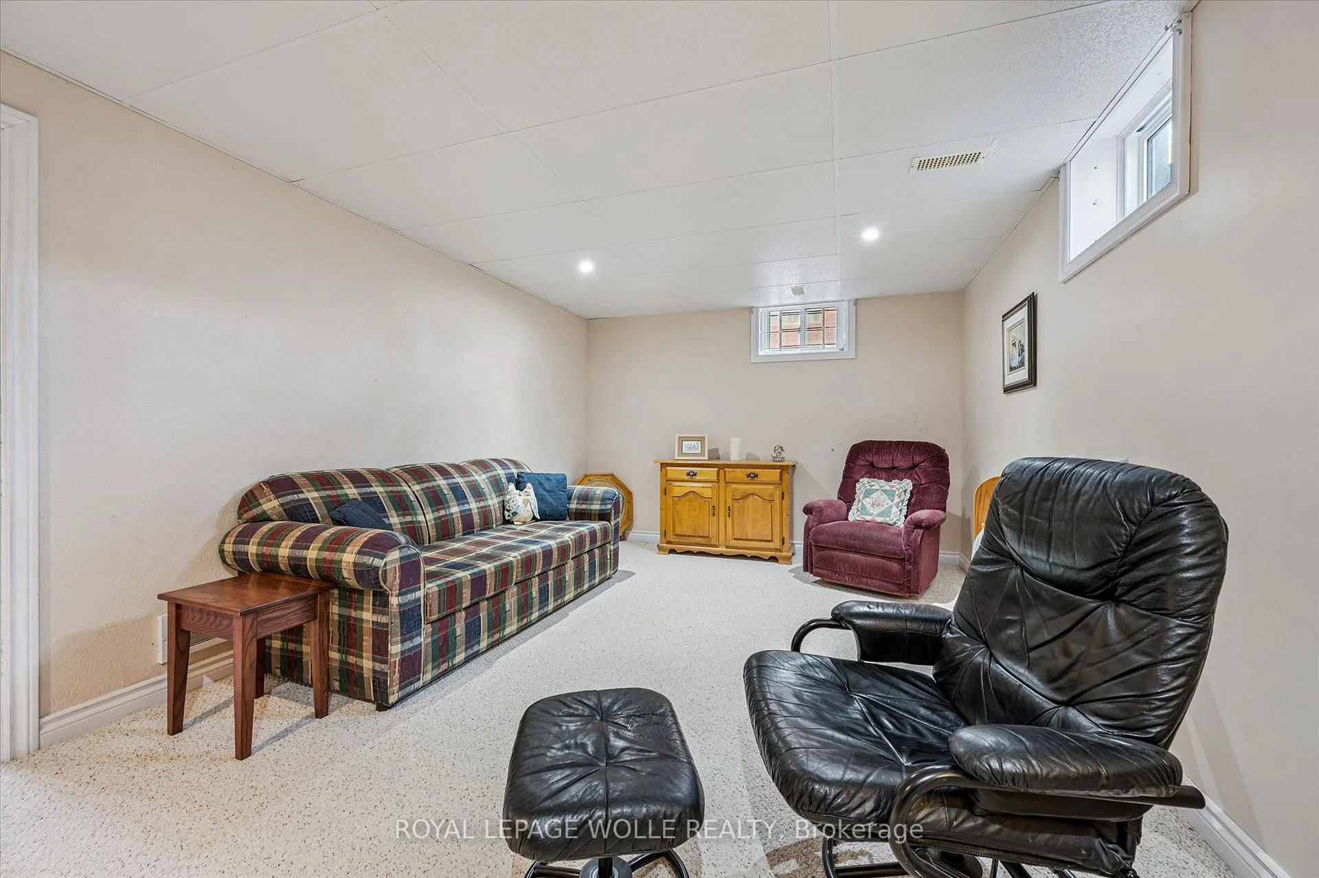 Photo 32 of 39 Charlotte Crescent, Kitchener — HOMEH
