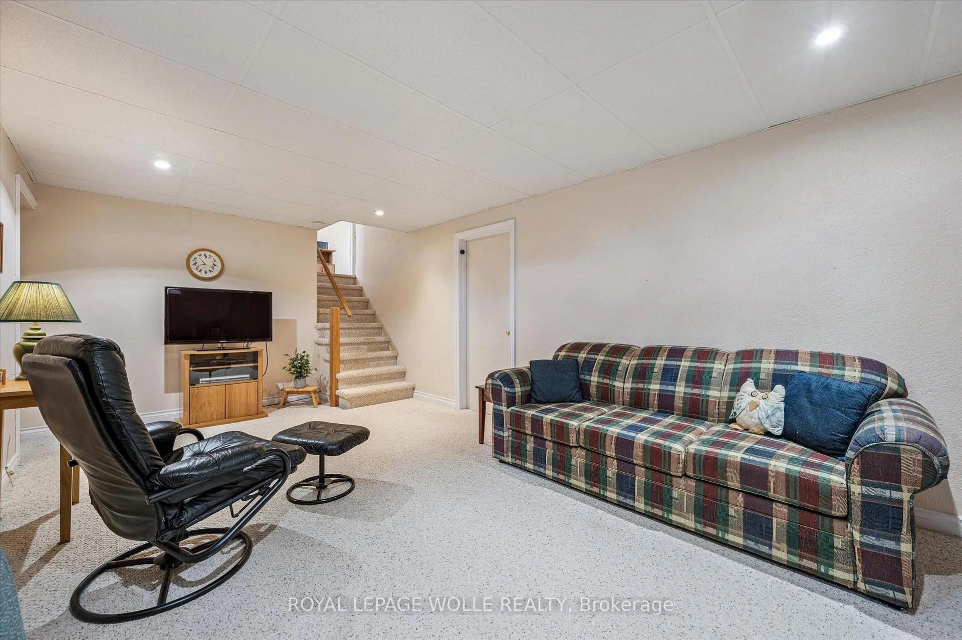 Photo 33 of 39 Charlotte Crescent, Kitchener — HOMEH