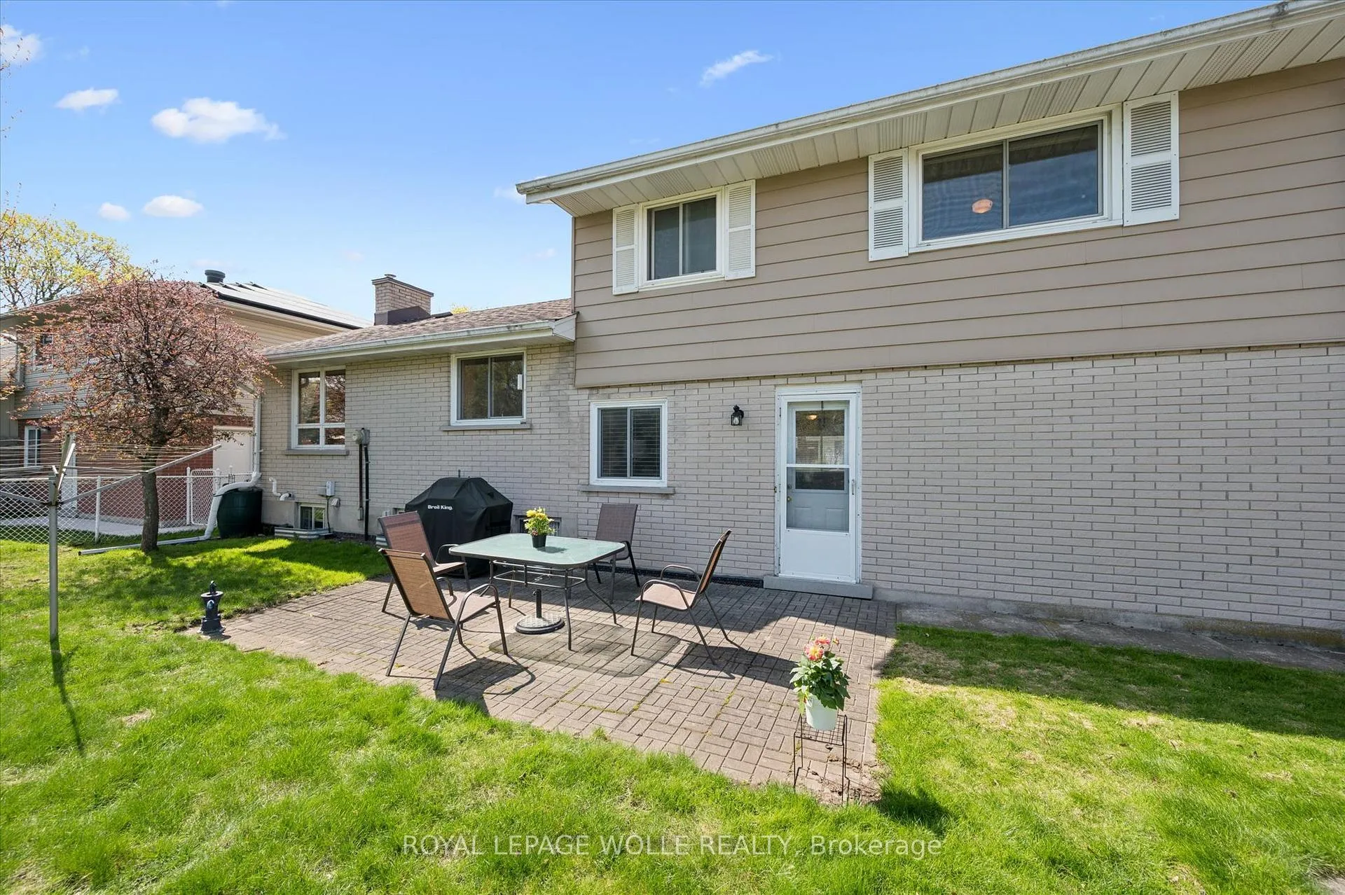 Photo 40 of 39 Charlotte Crescent, Kitchener — HOMEH