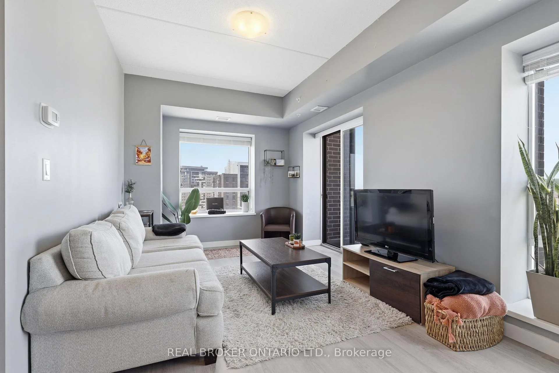 Photo 10 of Unit 1905, 318 Spruce Street, Waterloo, Lakeshore Village — HOMEH