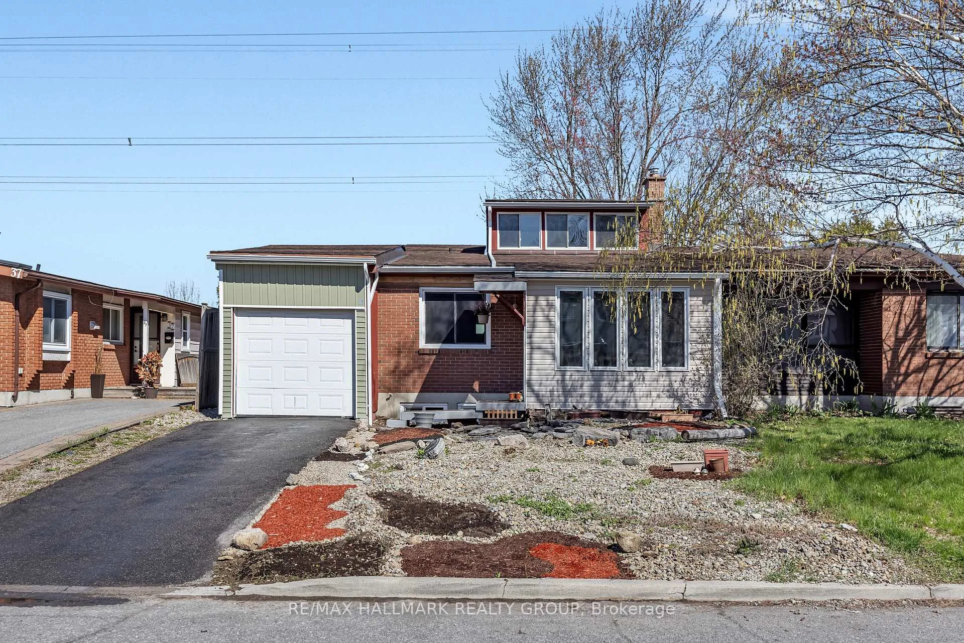 Front of 35 Benlea Drive
