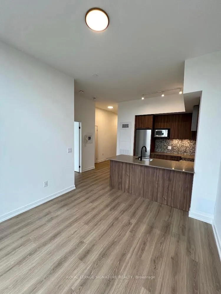 Photo 3 of Unit 109, 10 Lagerfeld Drive, Brampton, Northwest Brampton — HOMEH