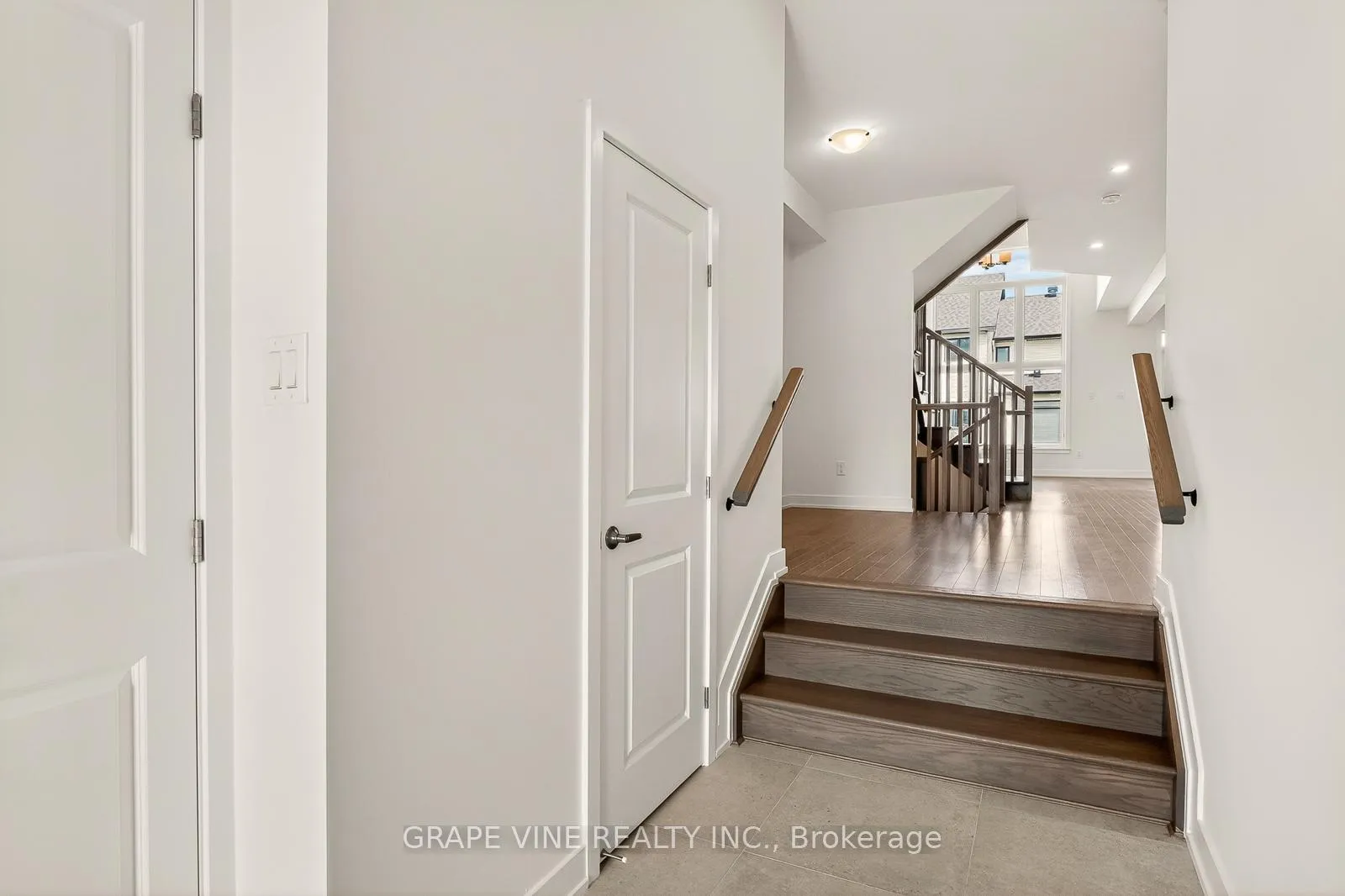 Photo 5 of 79 San Felice Circle, Ottawa, Kanata - Emerald Meadows/Trailwest — HOMEH