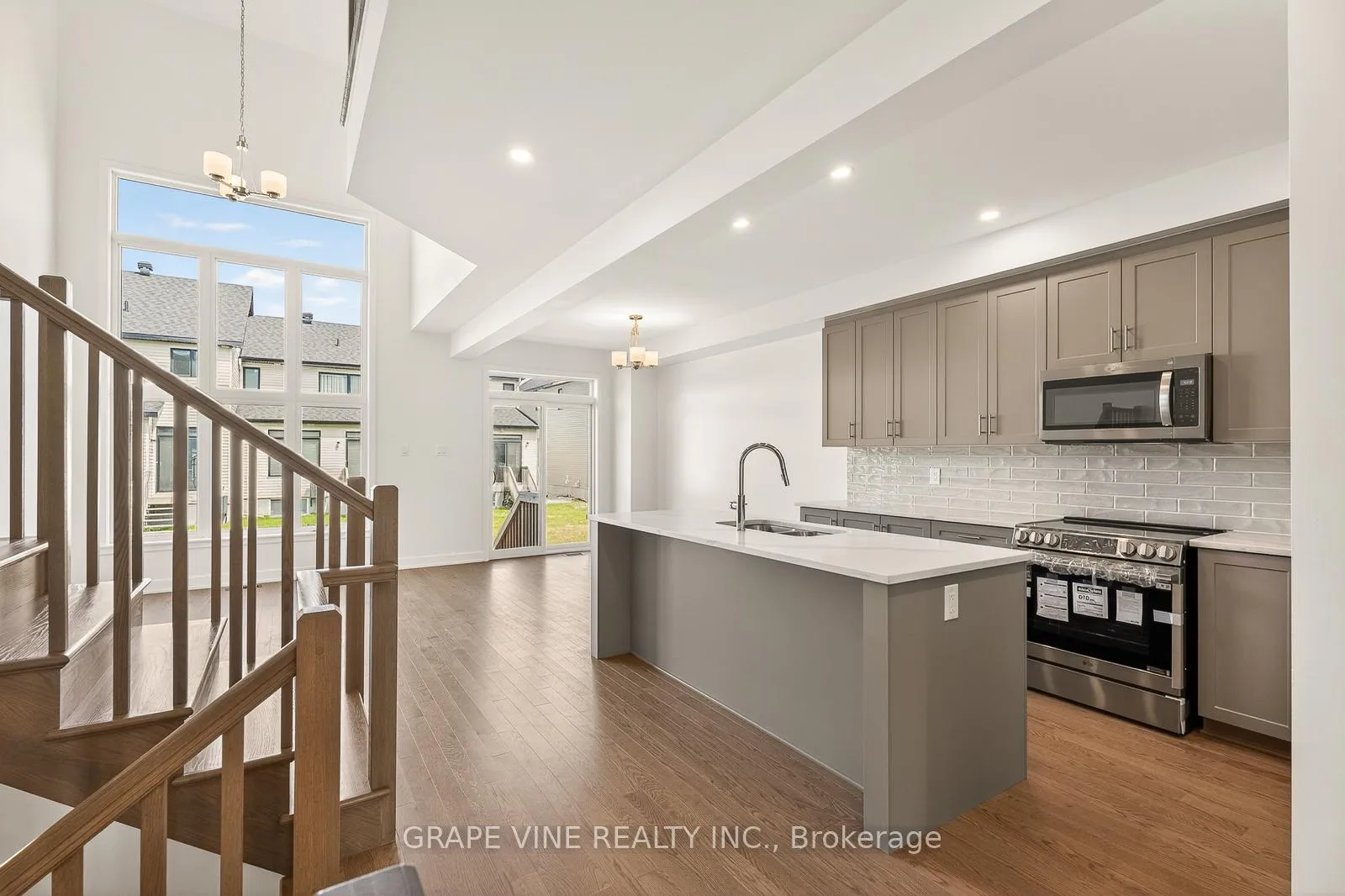 Photo 10 of 79 San Felice Circle, Ottawa, Kanata - Emerald Meadows/Trailwest — HOMEH