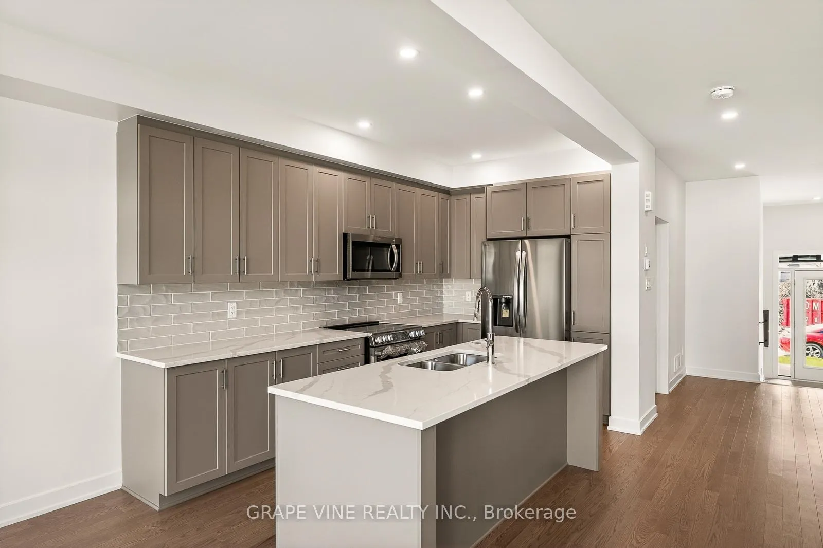 Photo 11 of 79 San Felice Circle, Ottawa, Kanata - Emerald Meadows/Trailwest — HOMEH