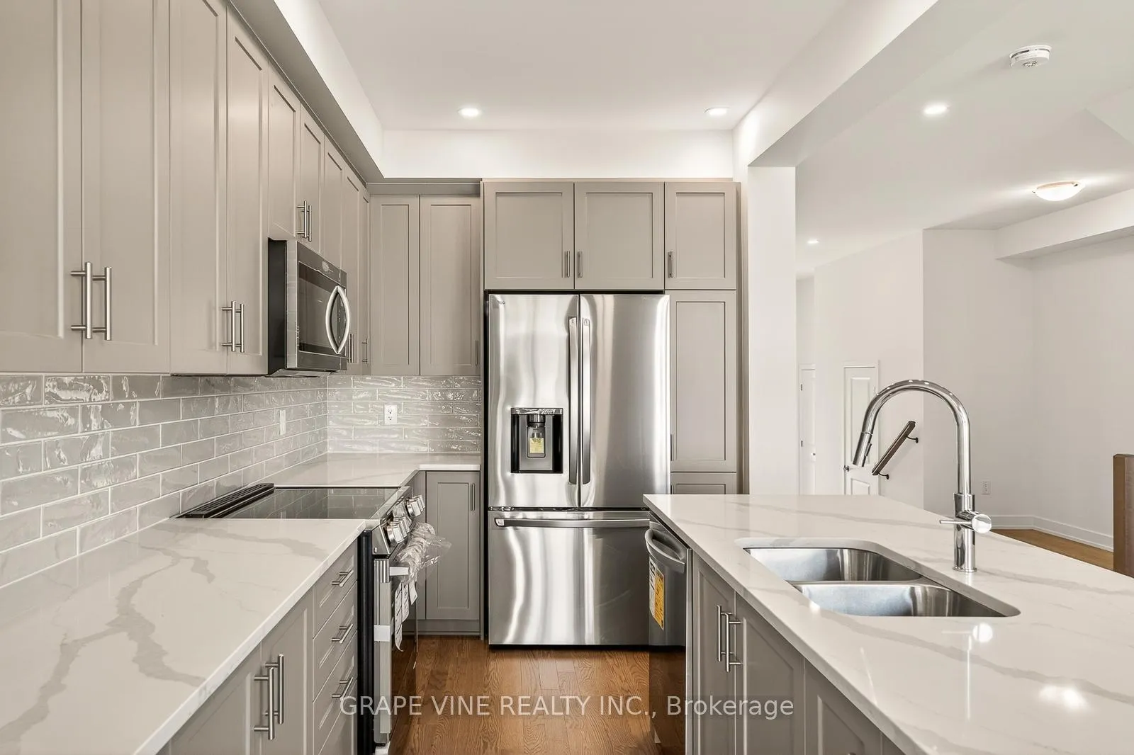 Photo 12 of 79 San Felice Circle, Ottawa, Kanata - Emerald Meadows/Trailwest — HOMEH