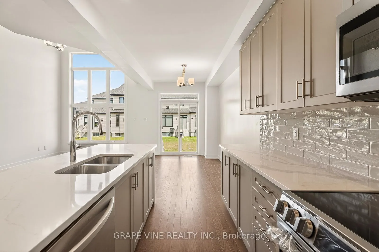 Photo 13 of 79 San Felice Circle, Ottawa, Kanata - Emerald Meadows/Trailwest — HOMEH