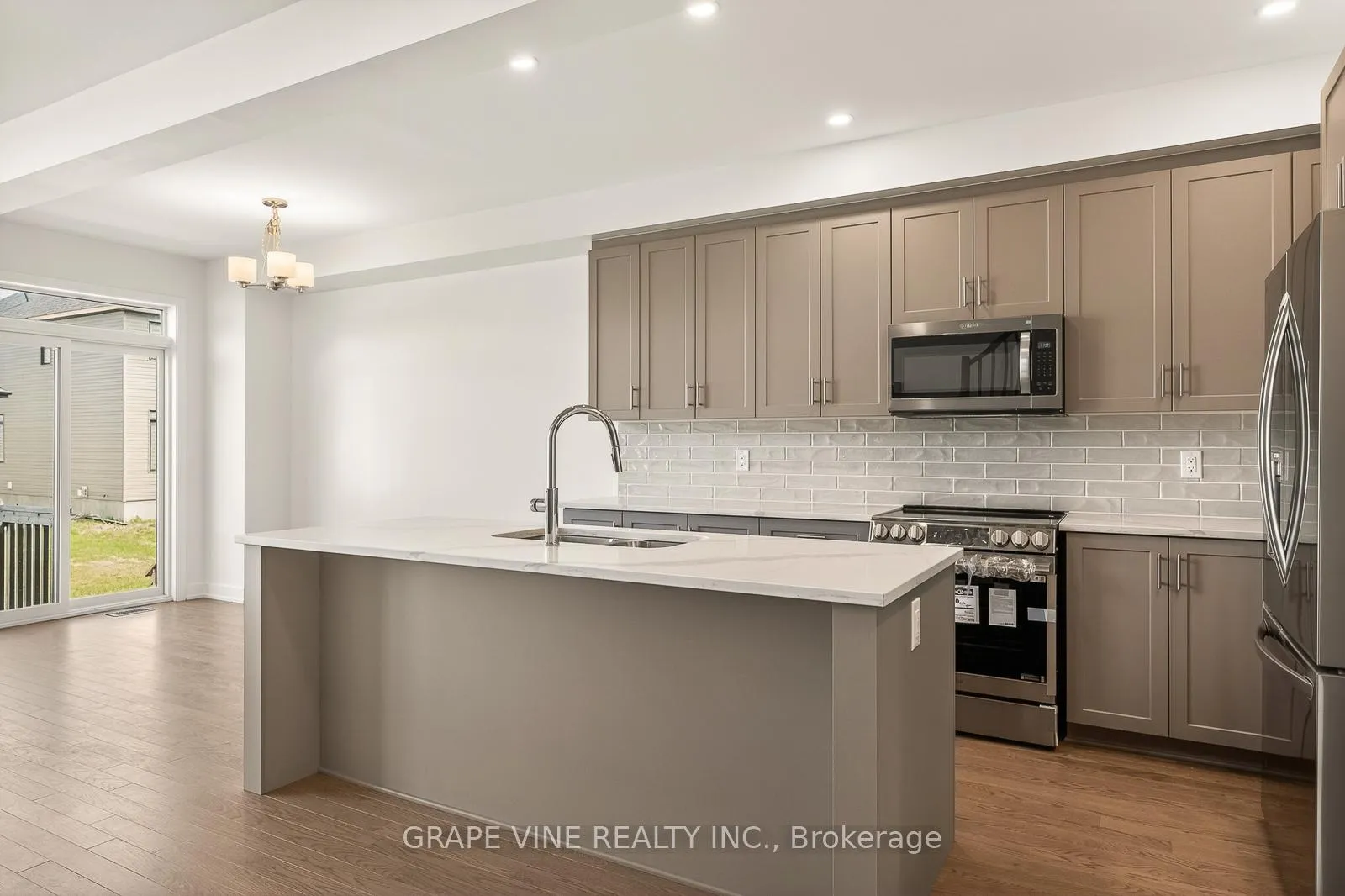 Photo 15 of 79 San Felice Circle, Ottawa, Kanata - Emerald Meadows/Trailwest — HOMEH
