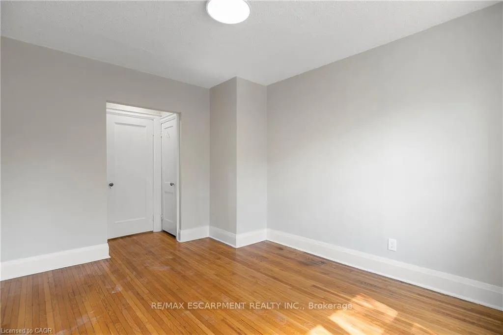 Photo 12 of Unit 4, 312 Aberdeen Avenue, Hamilton, Kirkendall — HOMEH