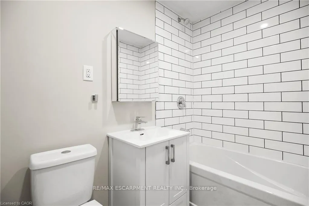 Photo 19 of Unit 4, 312 Aberdeen Avenue, Hamilton, Kirkendall — HOMEH